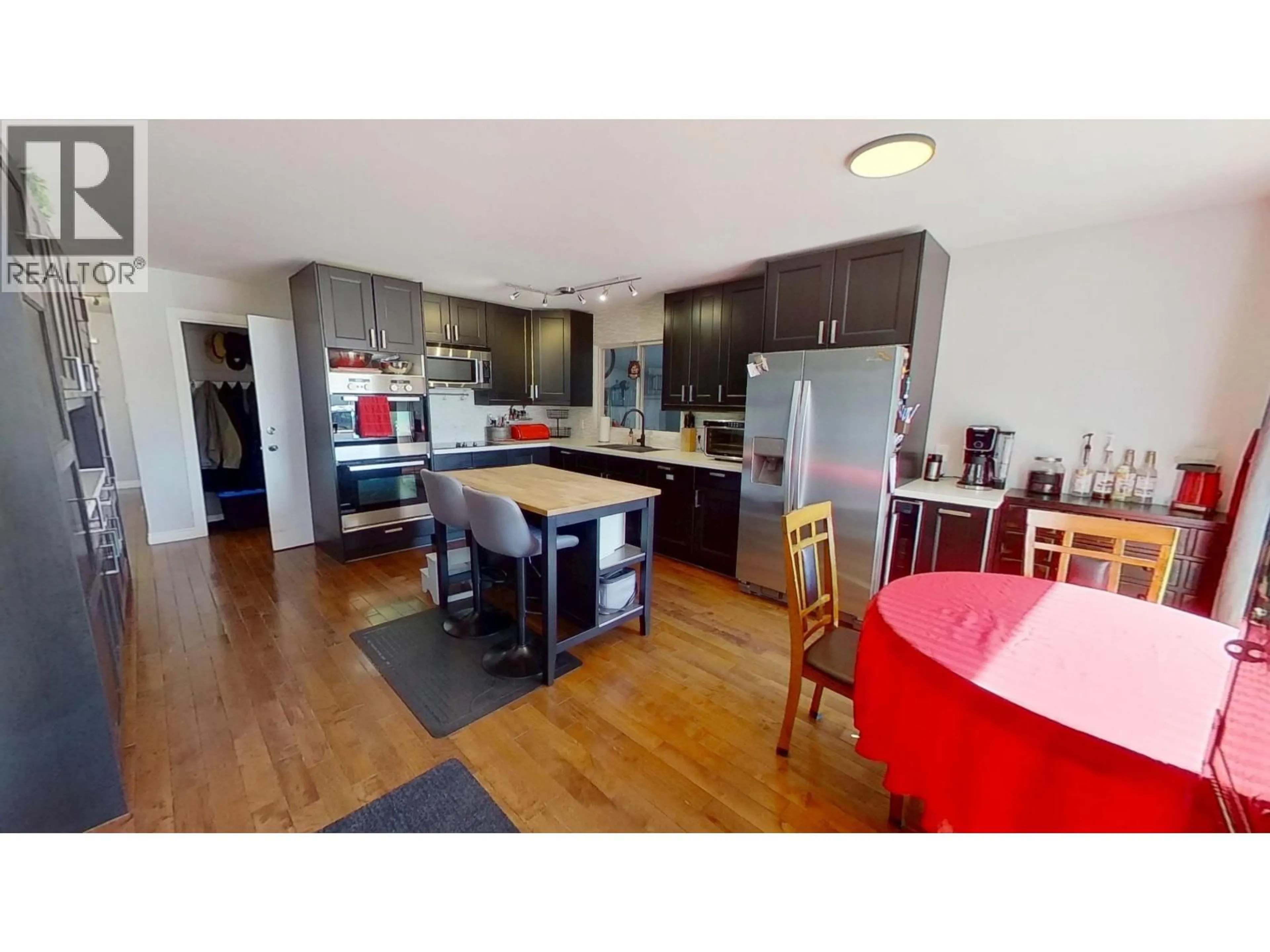 Open concept kitchen, unknown for 9516 113 AVENUE, Fort St. John British Columbia V1J2W9