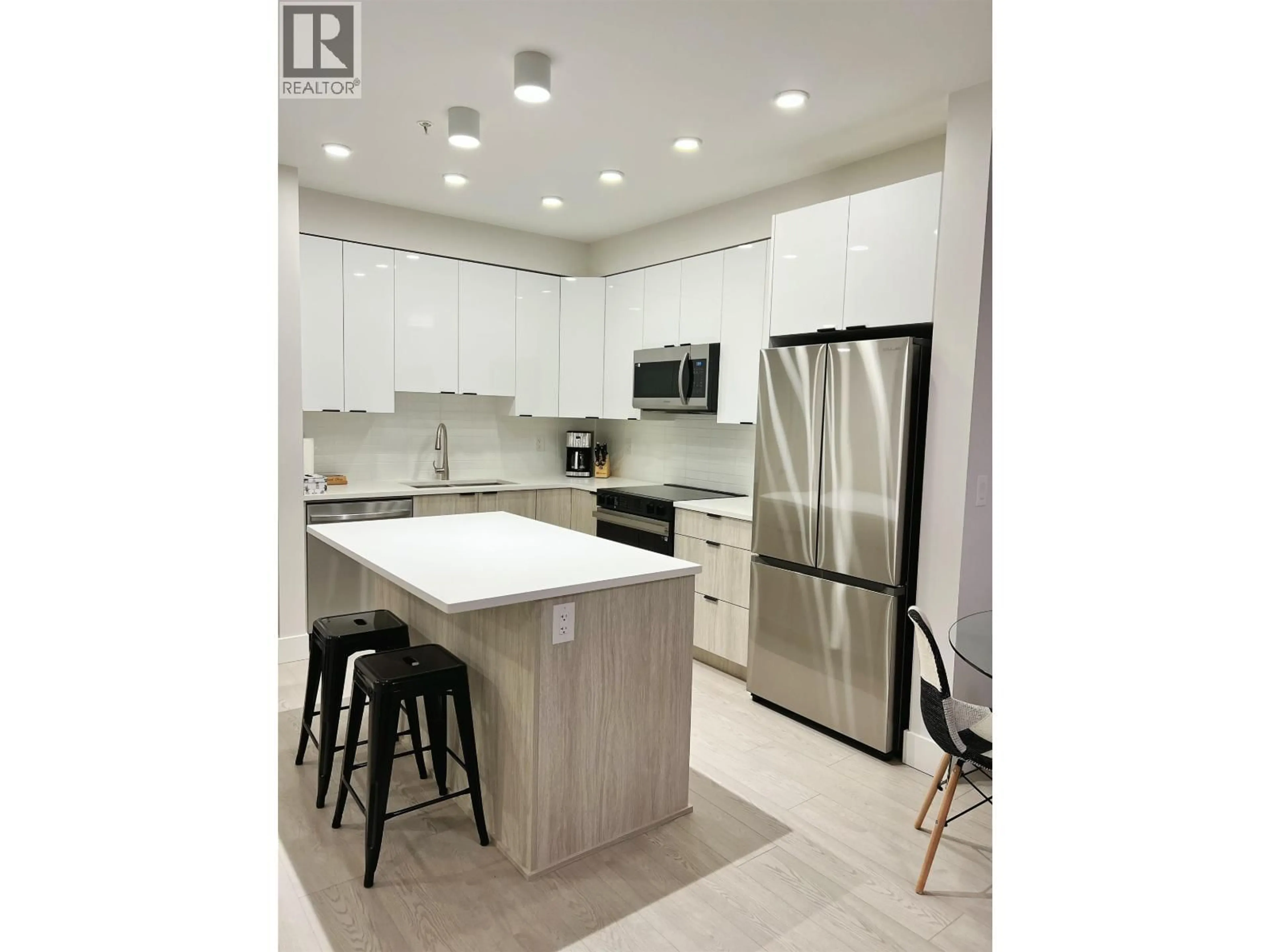 Open concept kitchen, ceramic/tile floor for 415 - 11655 FRASER STREET, Maple Ridge British Columbia V2X2E5