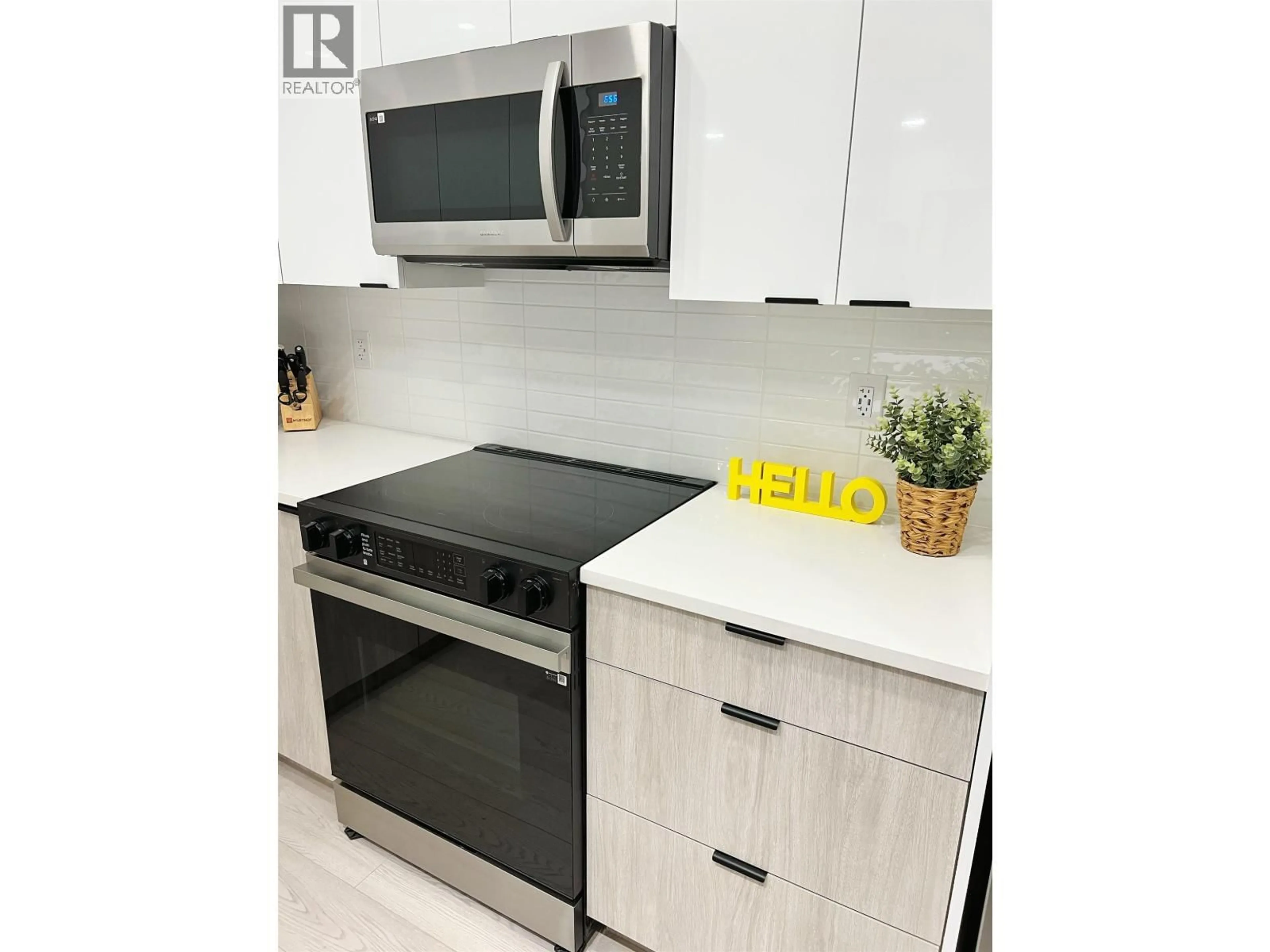 Standard kitchen, unknown for 415 - 11655 FRASER STREET, Maple Ridge British Columbia V2X2E5