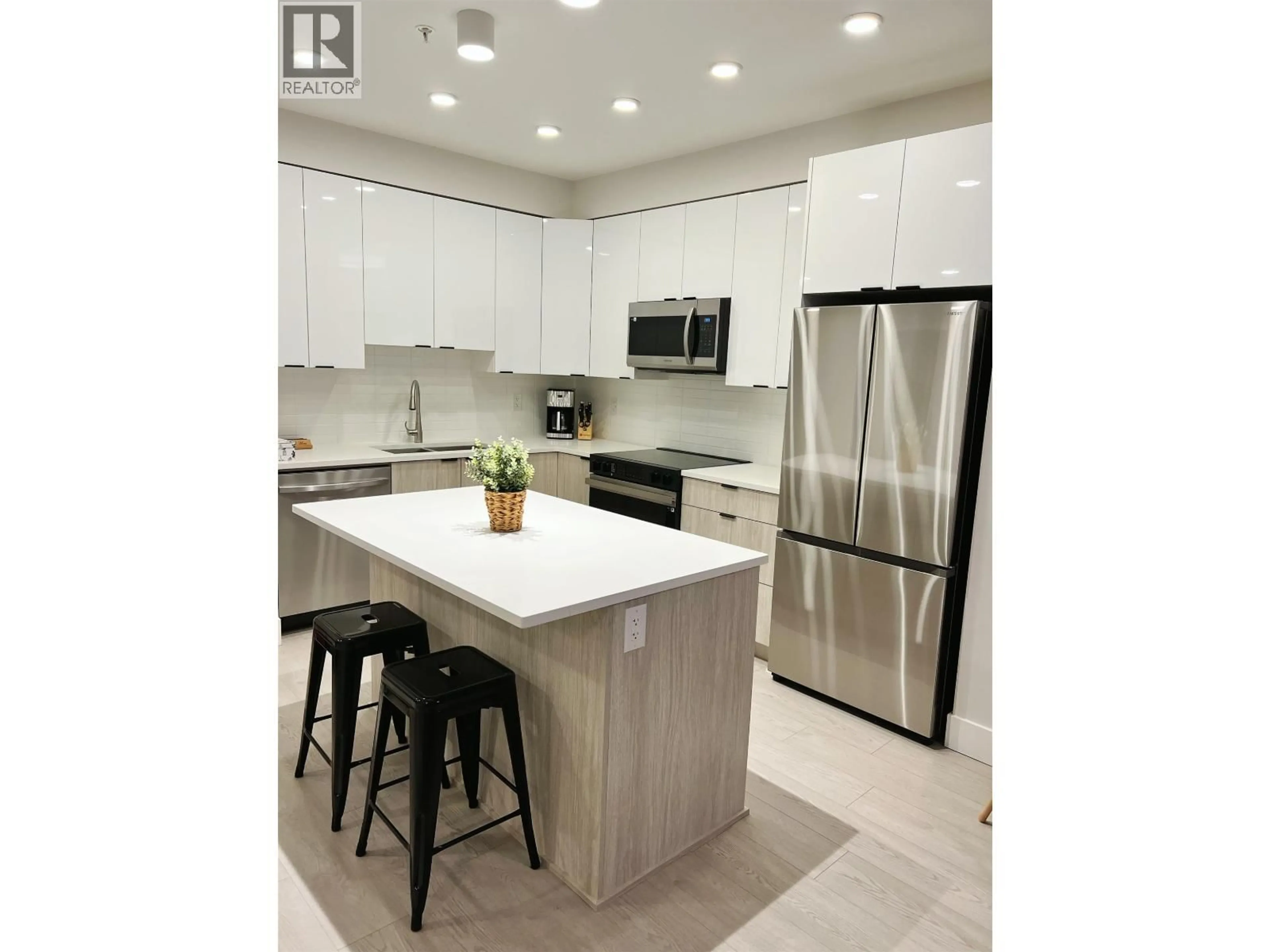 Open concept kitchen, unknown for 415 - 11655 FRASER STREET, Maple Ridge British Columbia V2X2E5