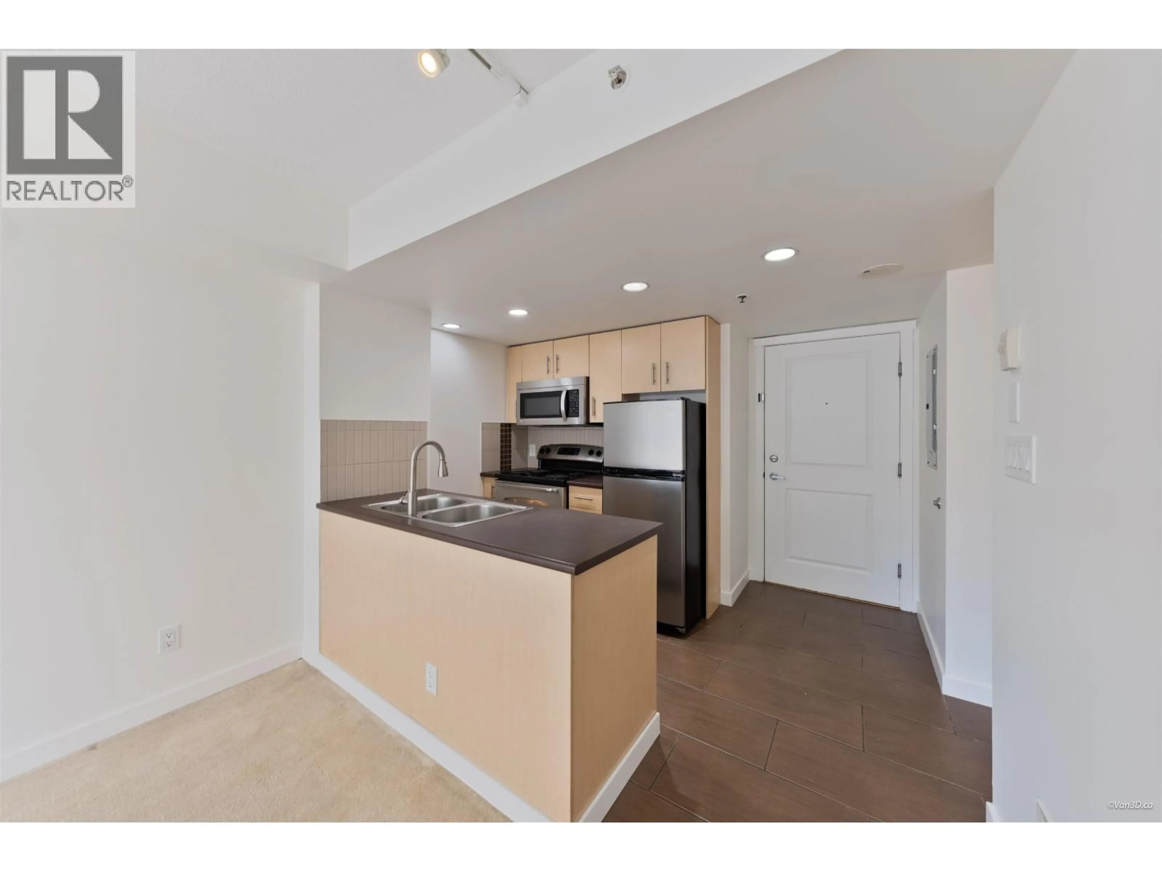 Standard kitchen, unknown for 910 - 200 KEARY STREET, New Westminster British Columbia V3L0A6