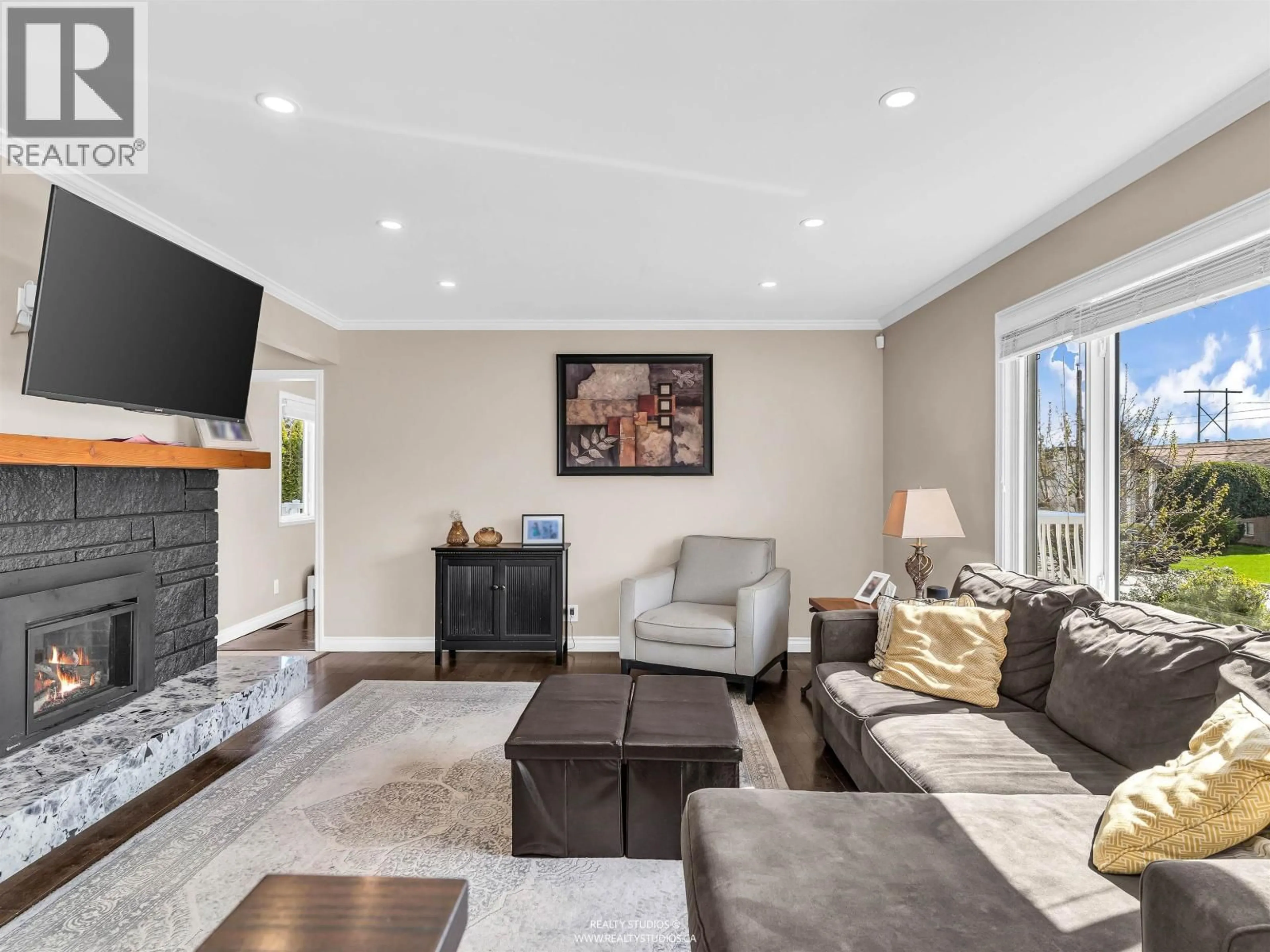 Living room with furniture, unknown for 1975 ROUTLEY AVENUE, Port Coquitlam British Columbia V3C1A8