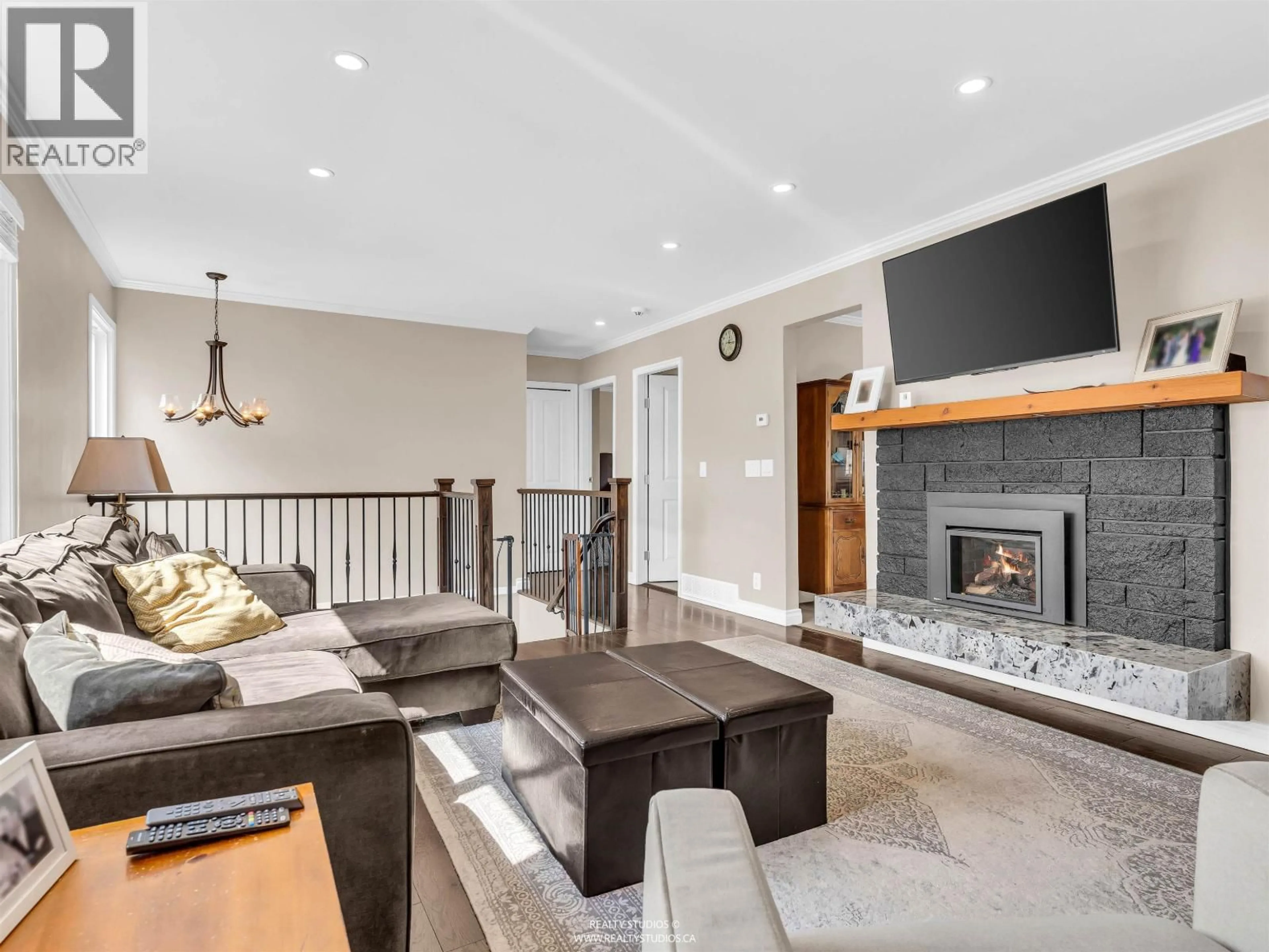 Living room with furniture, unknown for 1975 ROUTLEY AVENUE, Port Coquitlam British Columbia V3C1A8