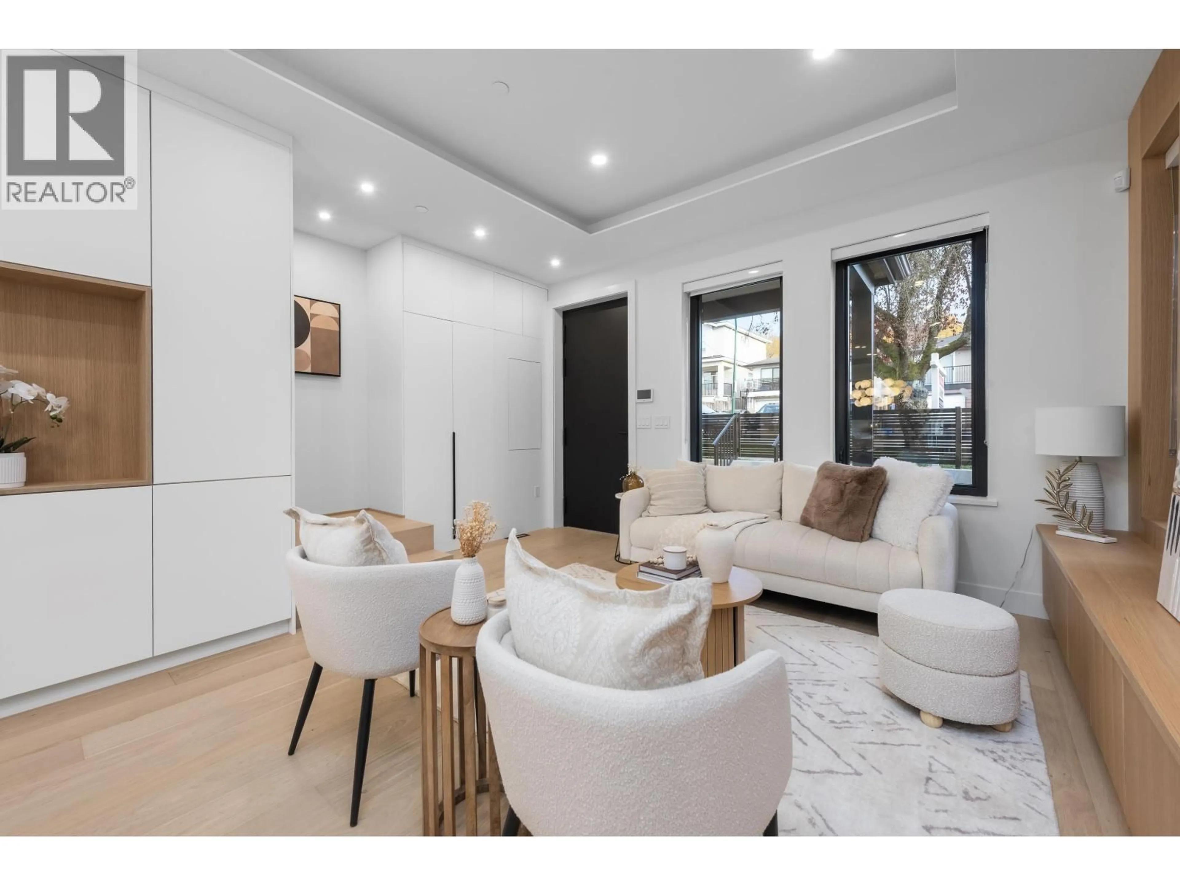 Living room with furniture, unknown for 1 - 4889 MOSS STREET, Vancouver British Columbia V5R3T2