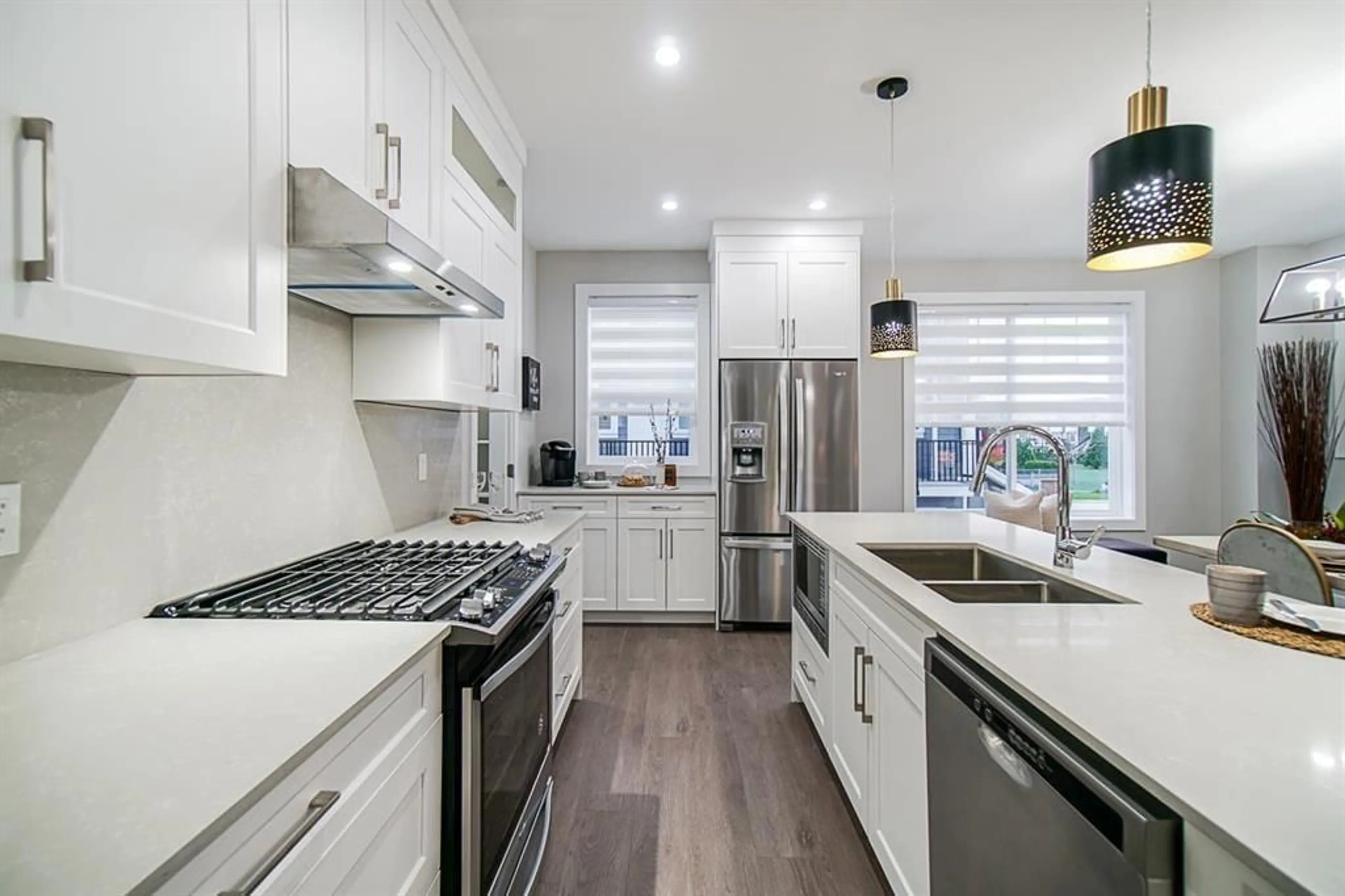 Open concept kitchen, ceramic/tile floor for 31 - 19501 74 AVENUE, Surrey British Columbia V4N6V7