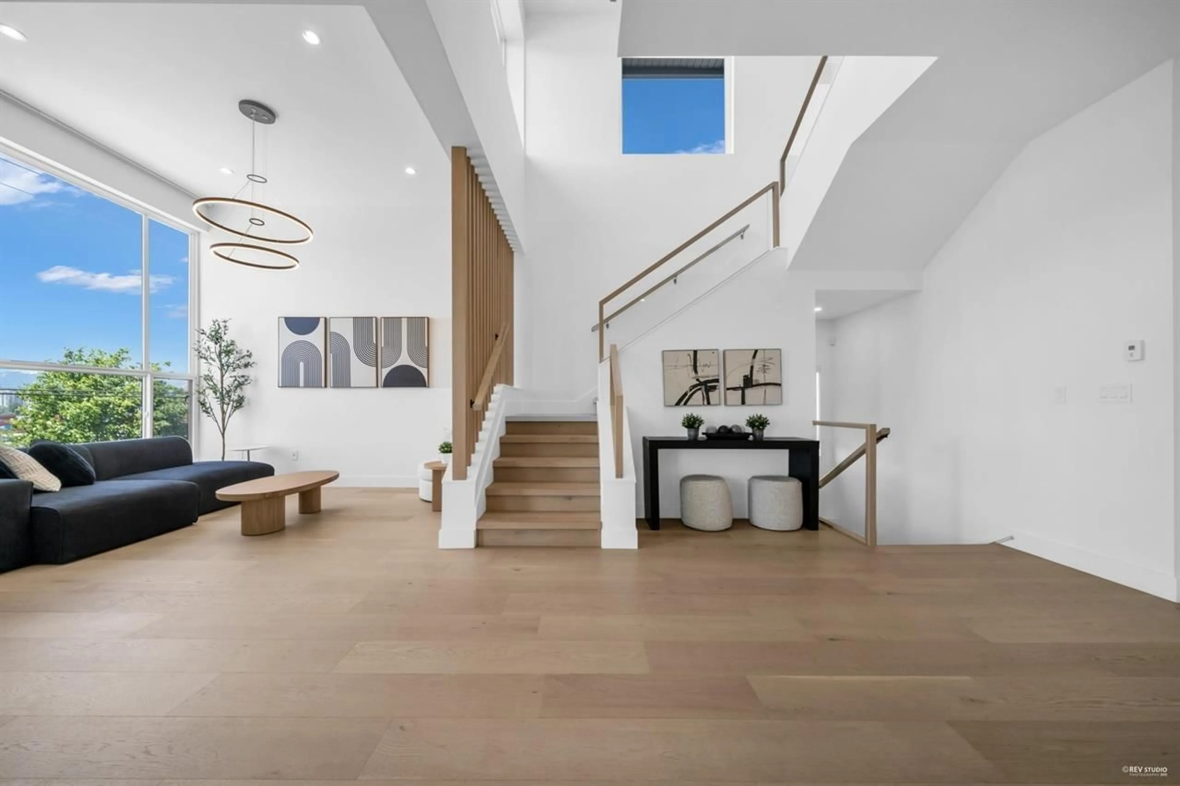 Indoor foyer for 11344 RIVER ROAD, Surrey British Columbia V3V2V6