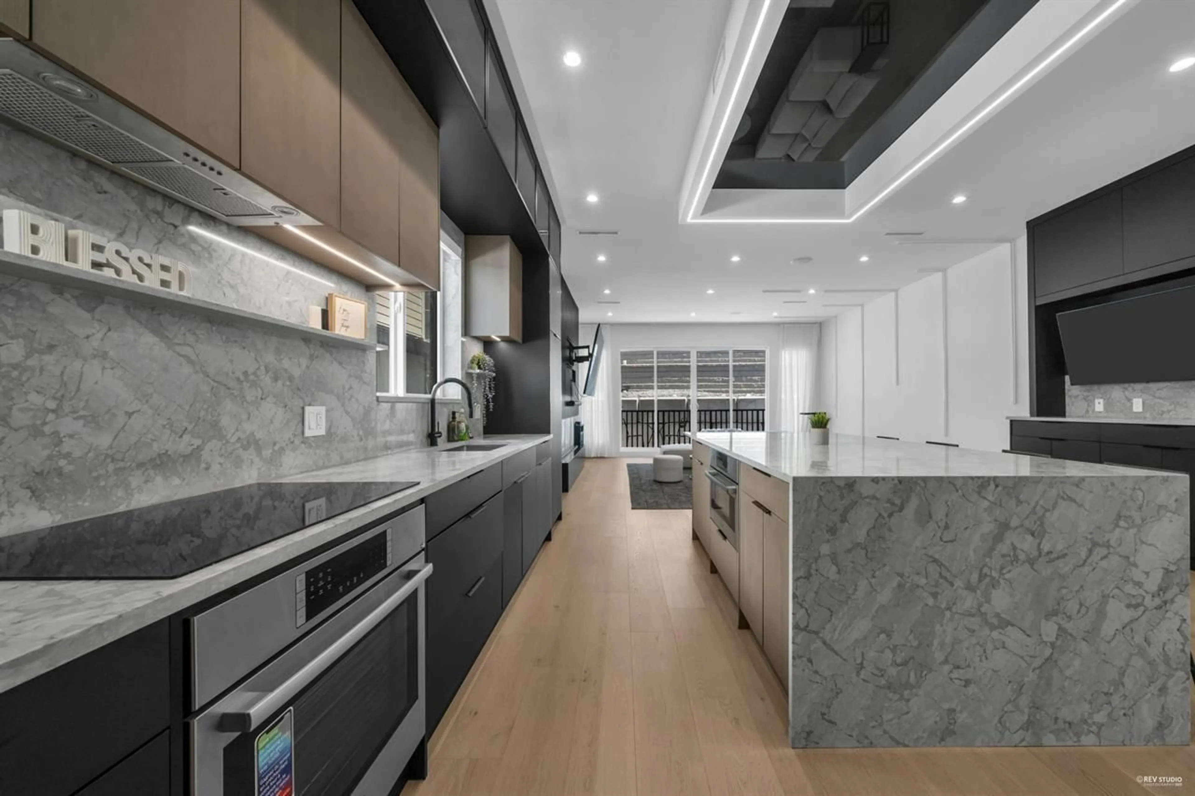 Contemporary kitchen, ceramic/tile floor for 11344 RIVER ROAD, Surrey British Columbia V3V2V6