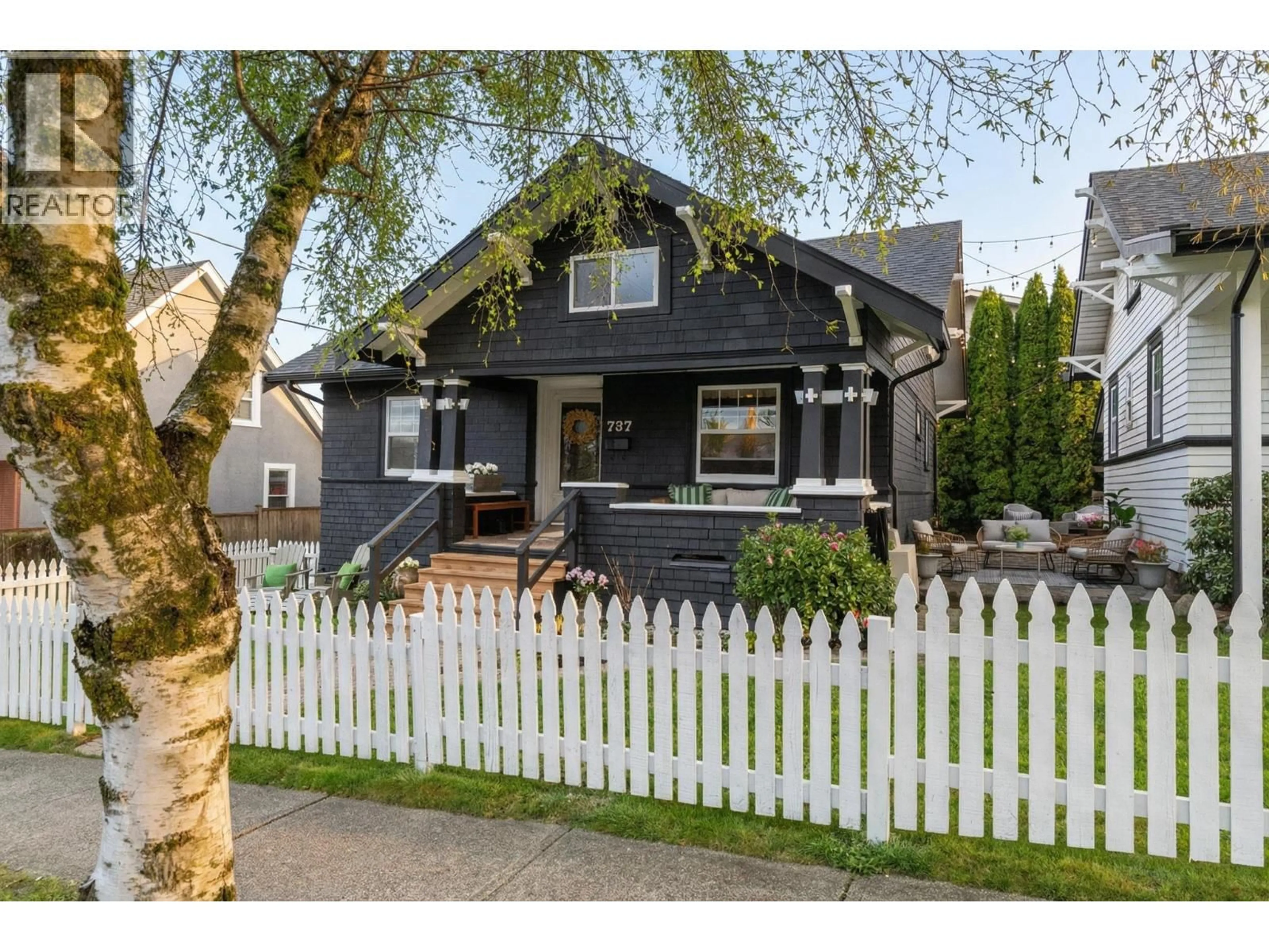 Home with vinyl exterior material, street for 737-745 ST. ANDREWS AVENUE, North Vancouver British Columbia V7L3L1