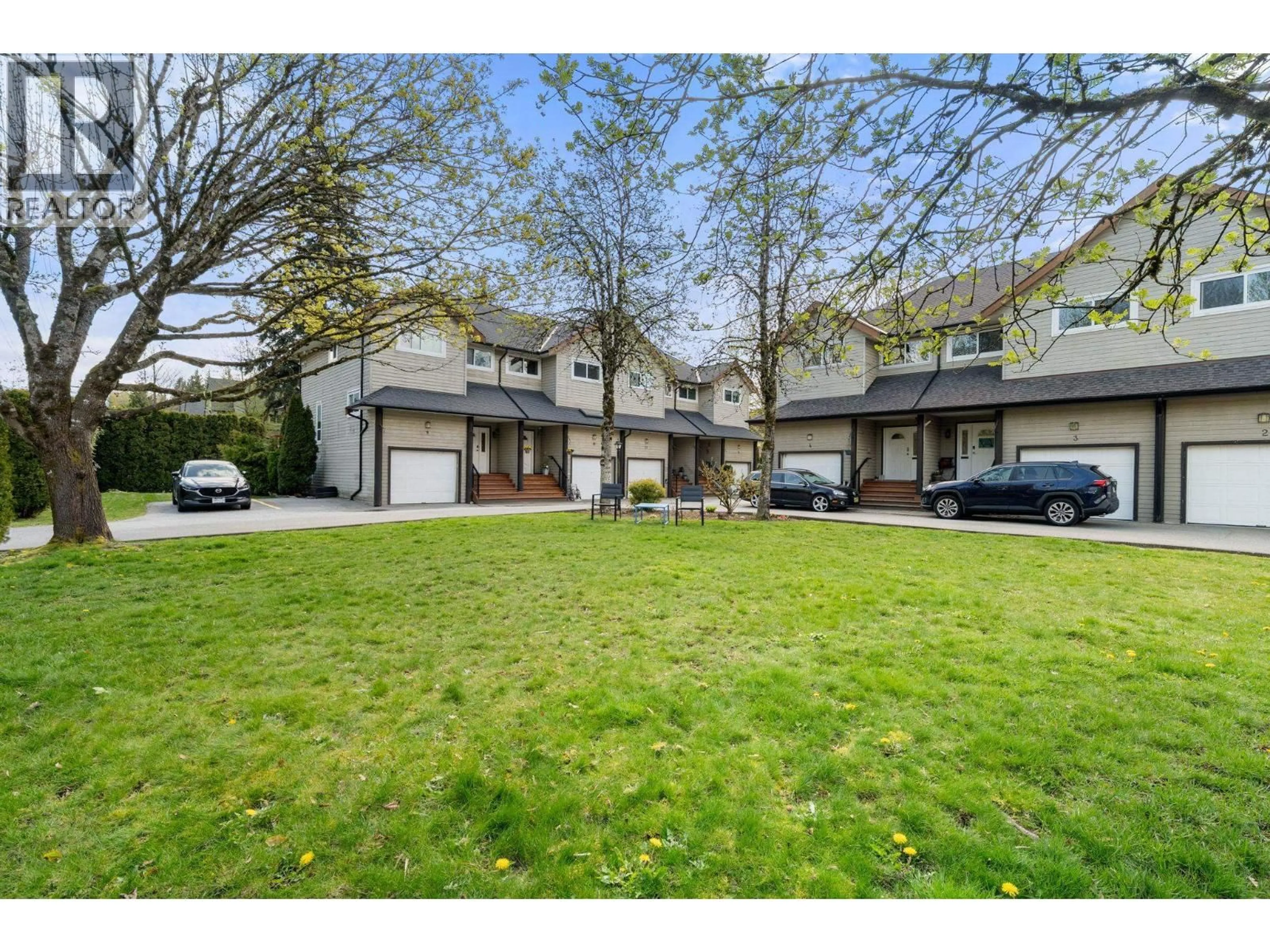 A pic from outside/outdoor area/front of a property/back of a property/a pic from drone, street for 10 - 1700 MAMQUAM ROAD, Squamish British Columbia V8B0H7