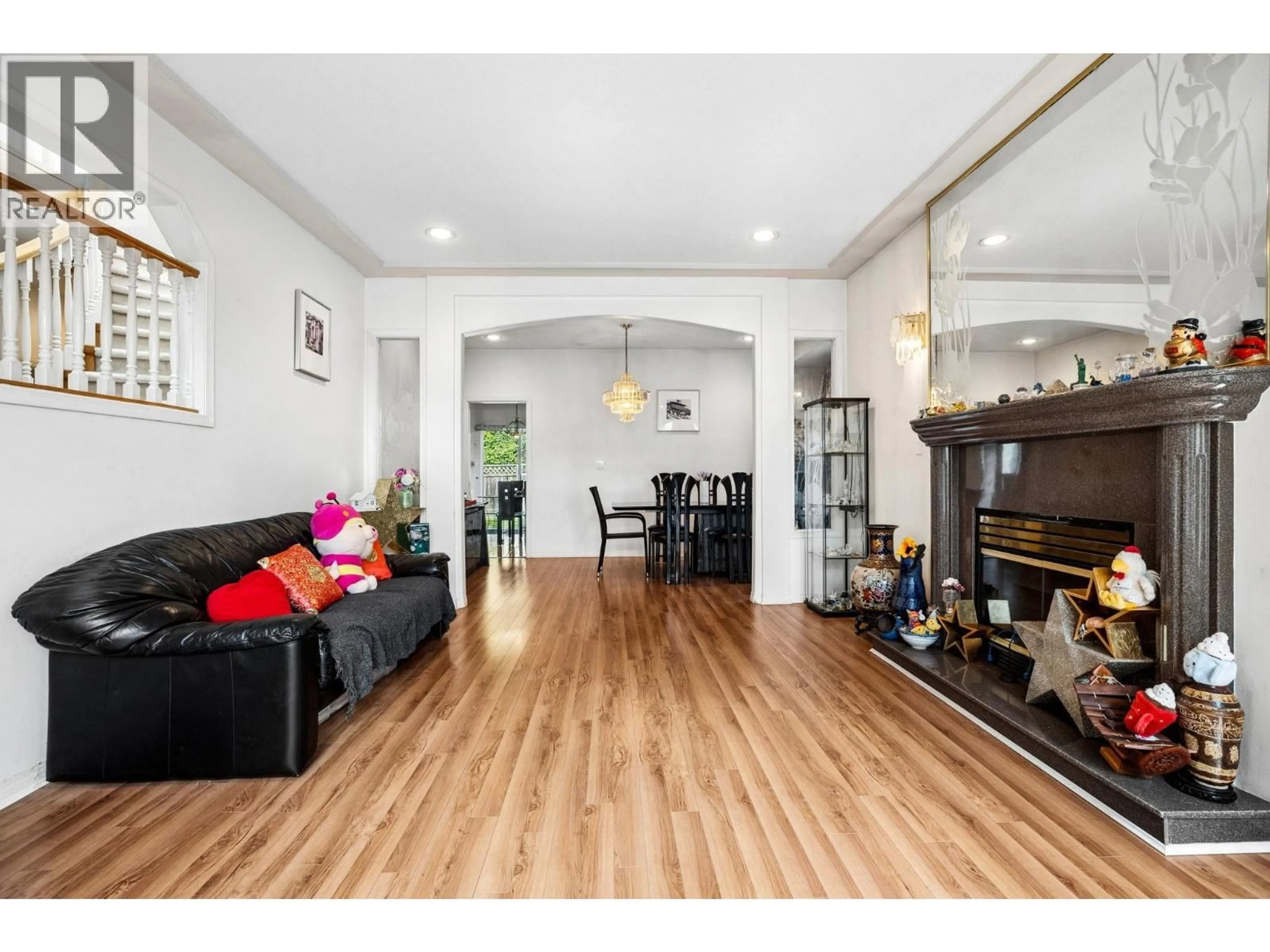 Living room with furniture, wood/laminate floor for 10635 MCKESSOCK PLACE, Richmond British Columbia V6X3Y3