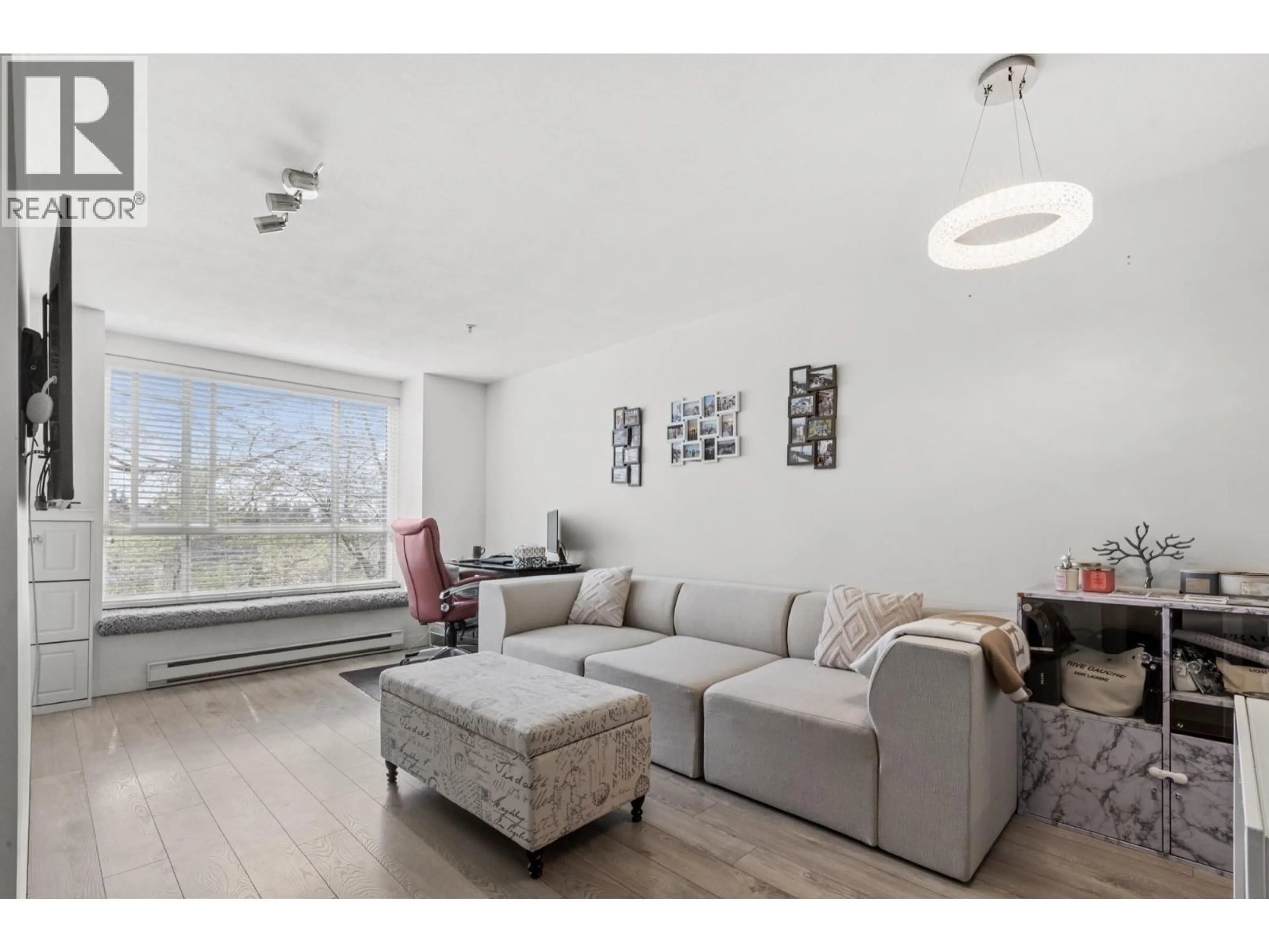 Living room with furniture, unknown for 322 - 6833 VILLAGE GRN, Burnaby British Columbia V5E4M1