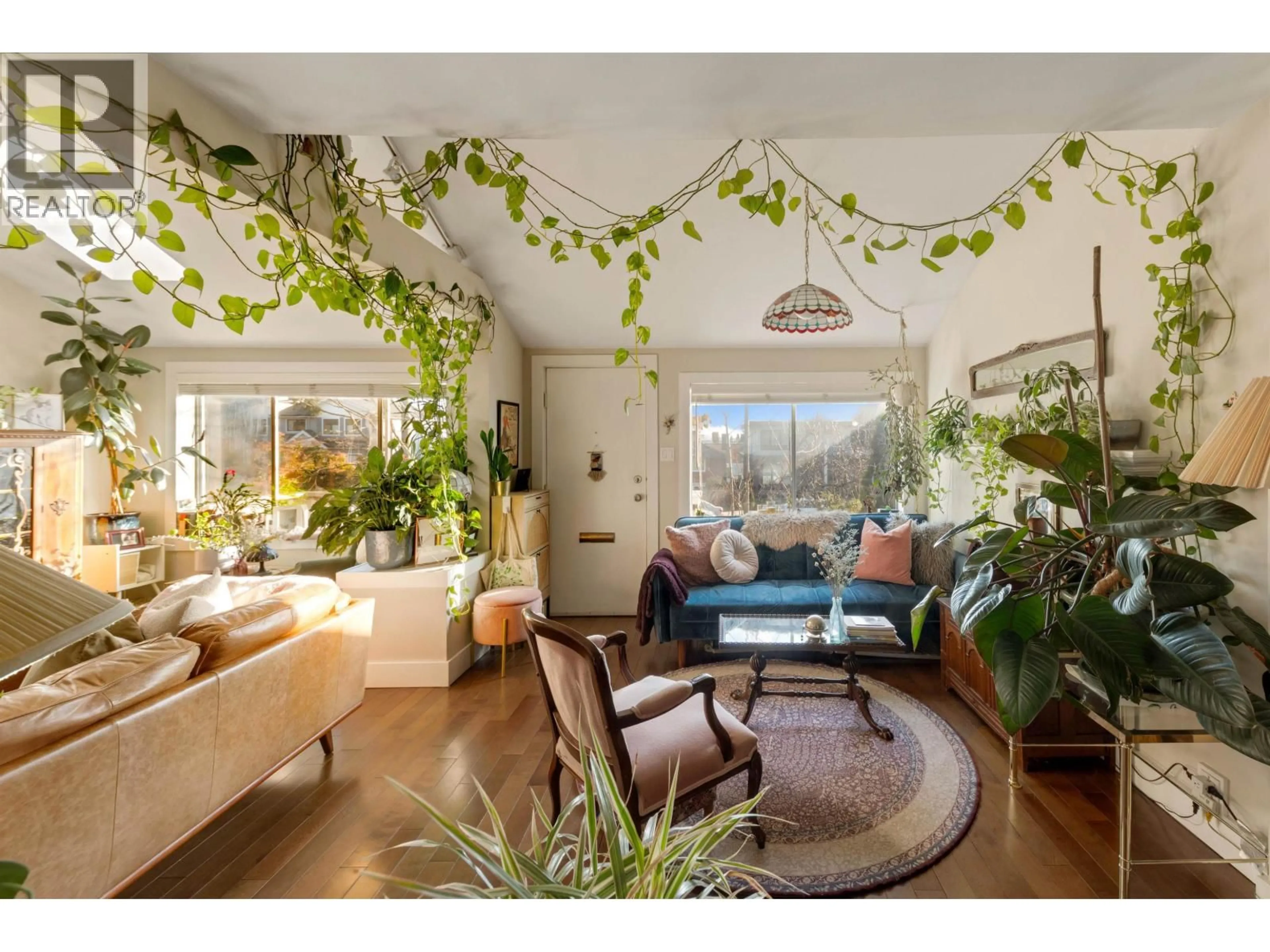 Living room with furniture, unknown for 612 4TH STREET, North Vancouver British Columbia V7L1J8