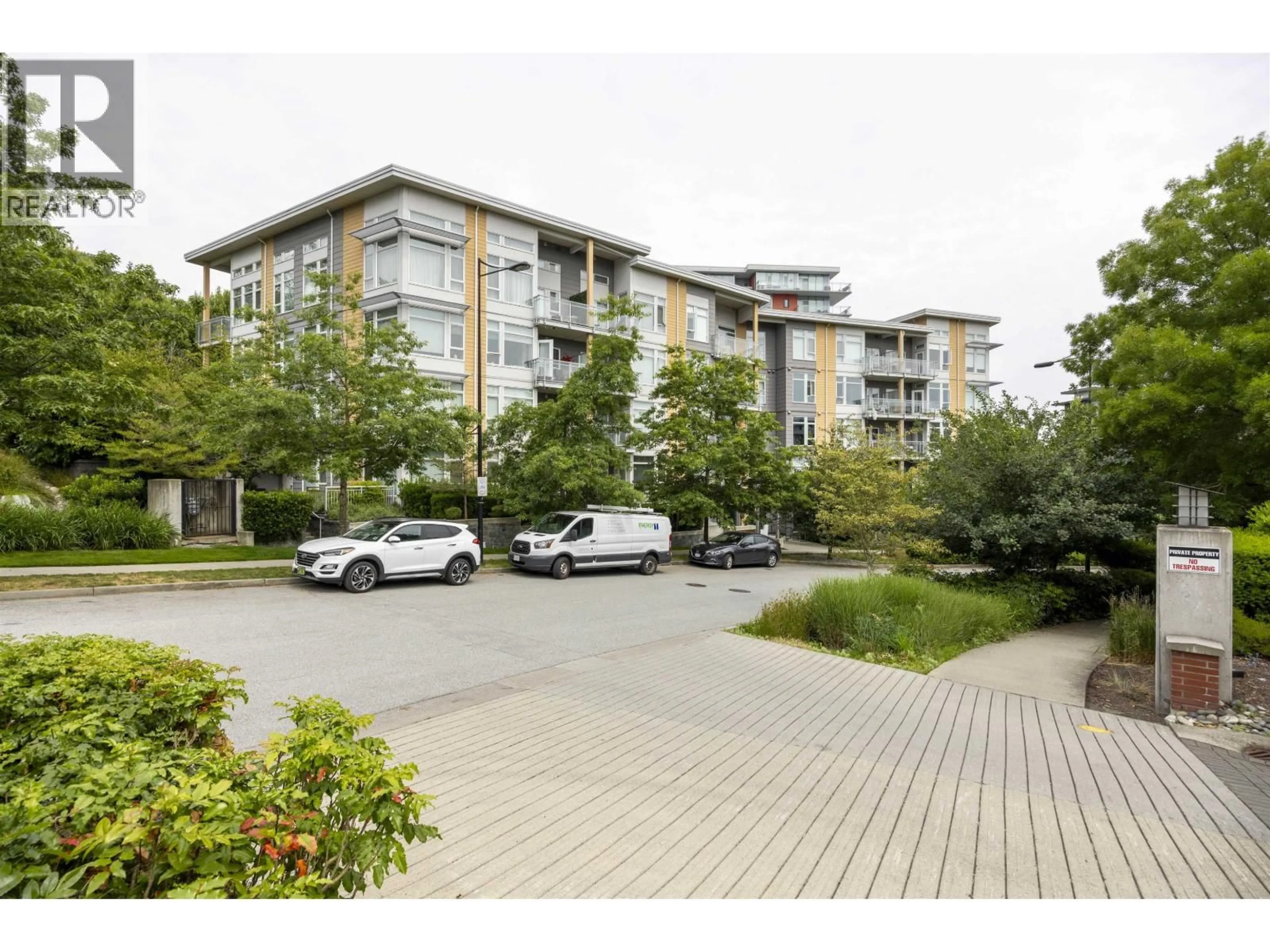 A pic from outside/outdoor area/front of a property/back of a property/a pic from drone, street for 406 - 3263 PIERVIEW CRESCENT, Vancouver British Columbia V5S0C3