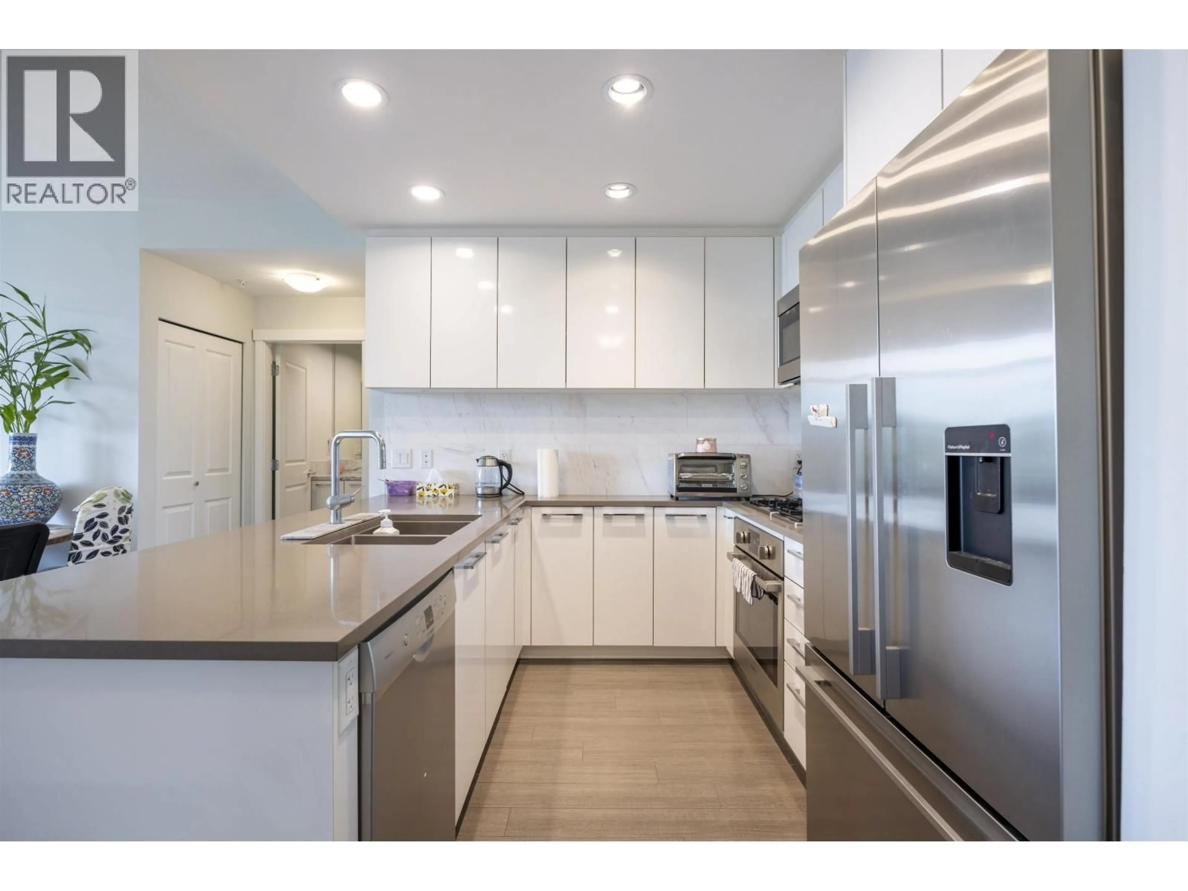 Unknown for 406 - 3263 PIERVIEW CRESCENT, Vancouver British Columbia V5S0C3