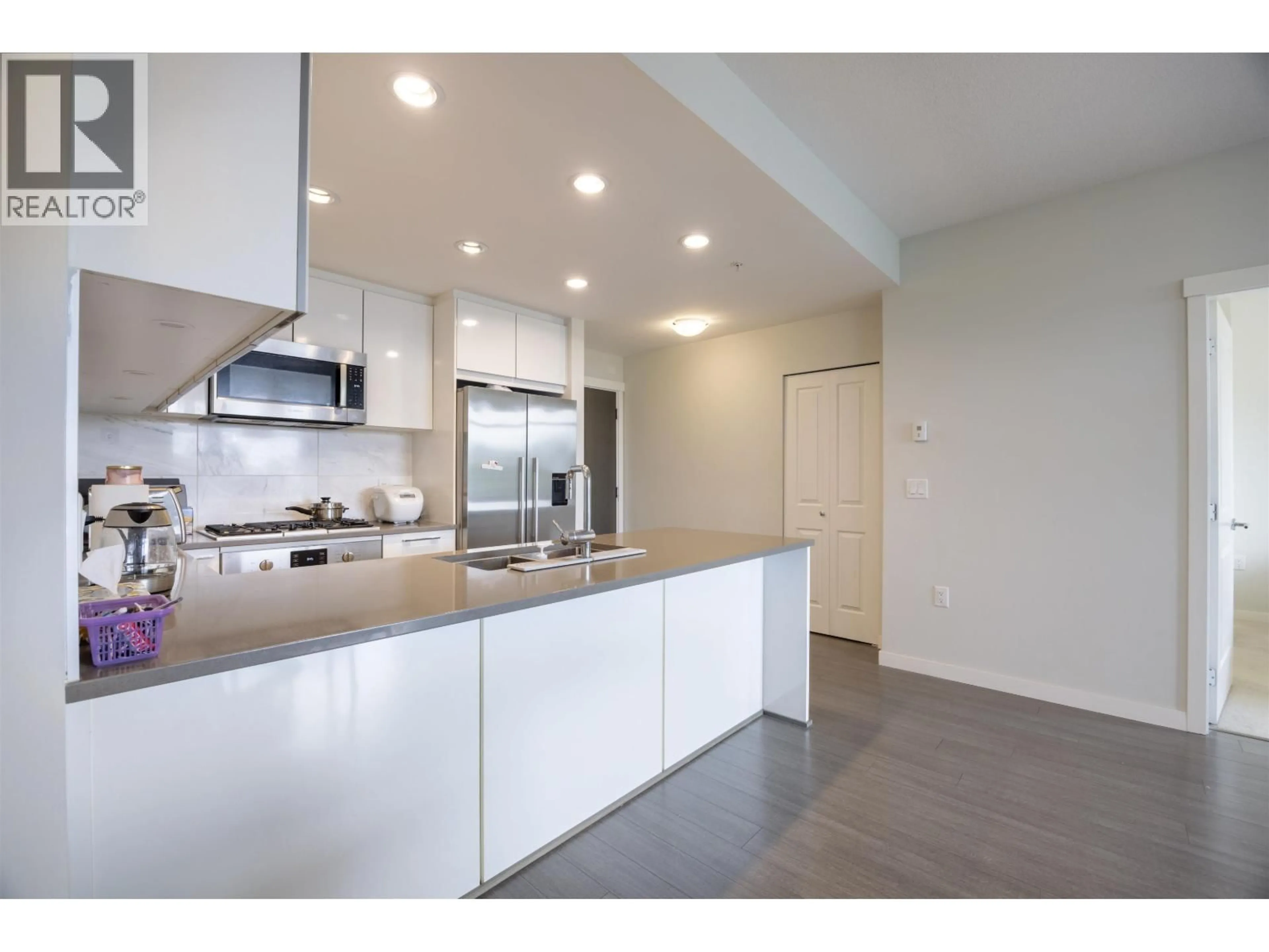 Open concept kitchen, unknown for 406 - 3263 PIERVIEW CRESCENT, Vancouver British Columbia V5S0C3