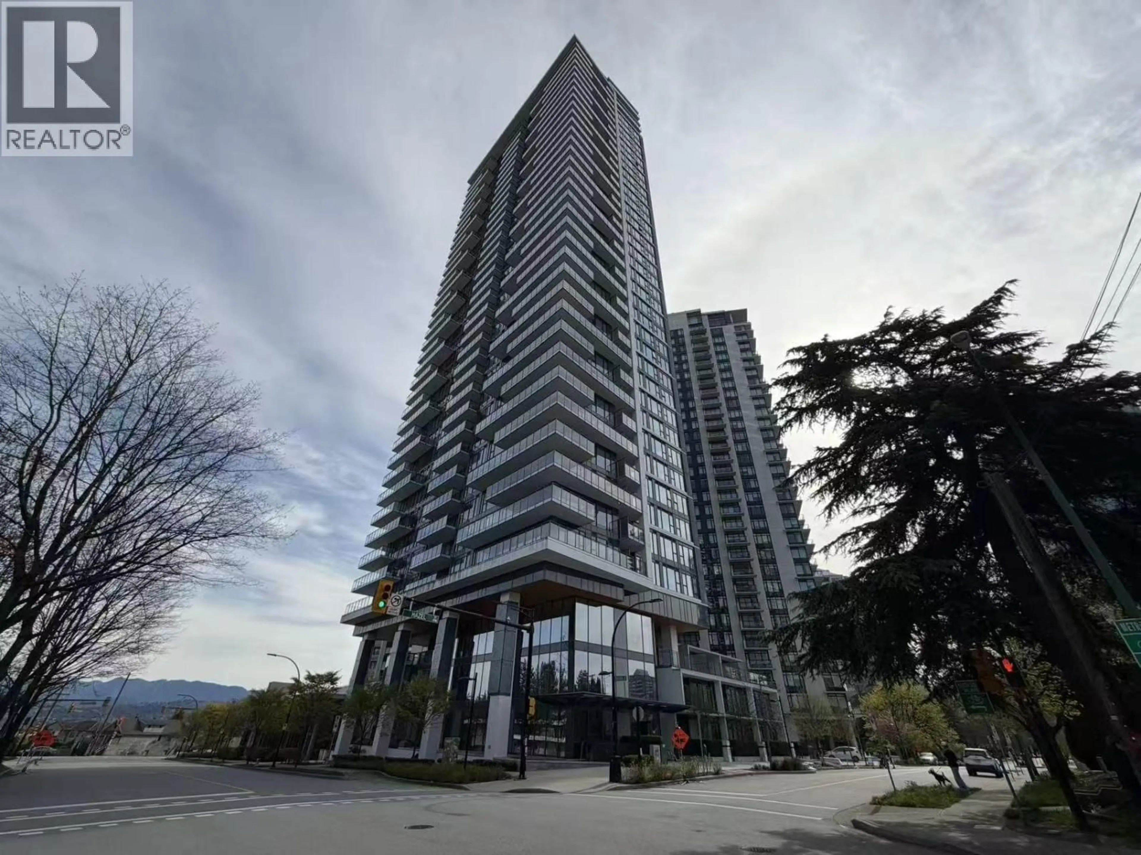 Indoor foyer for 1801 - 4711 HAZEL STREET, Burnaby British Columbia V5H0J9