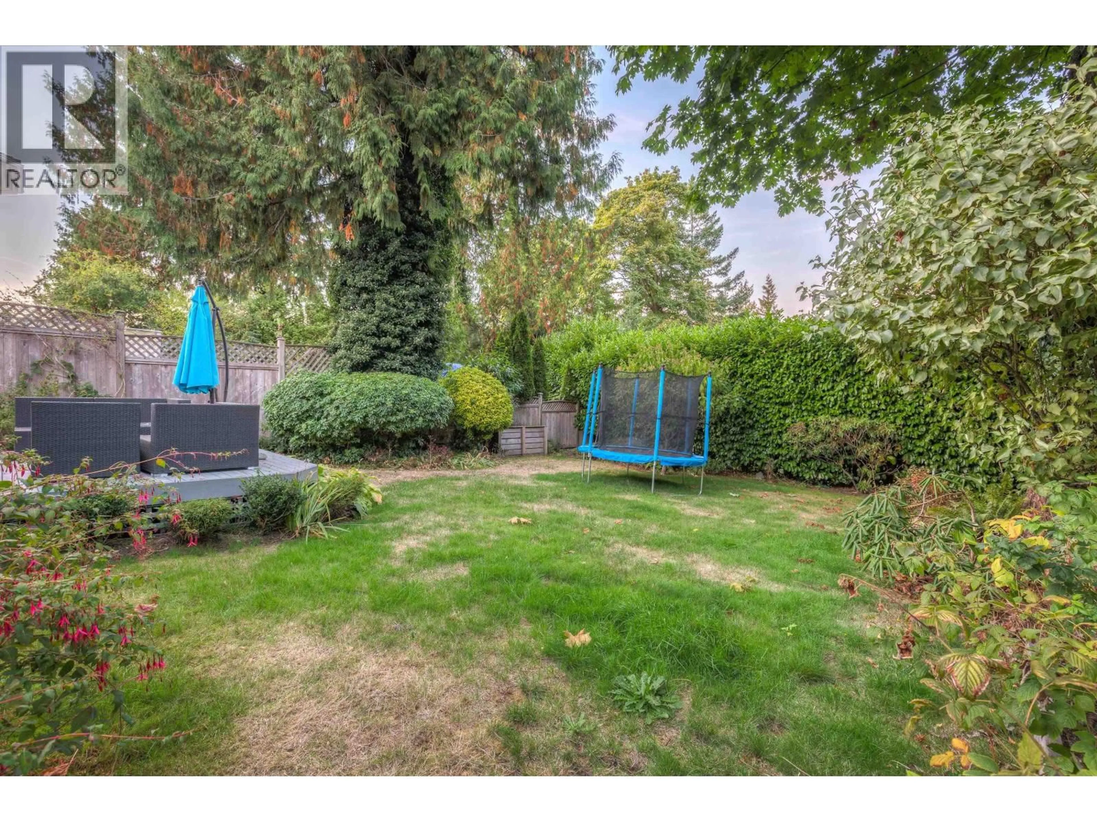 A pic from outside/outdoor area/front of a property/back of a property/a pic from drone, unknown for 6431 ROSEBERY AVENUE, West Vancouver British Columbia V7W2C5