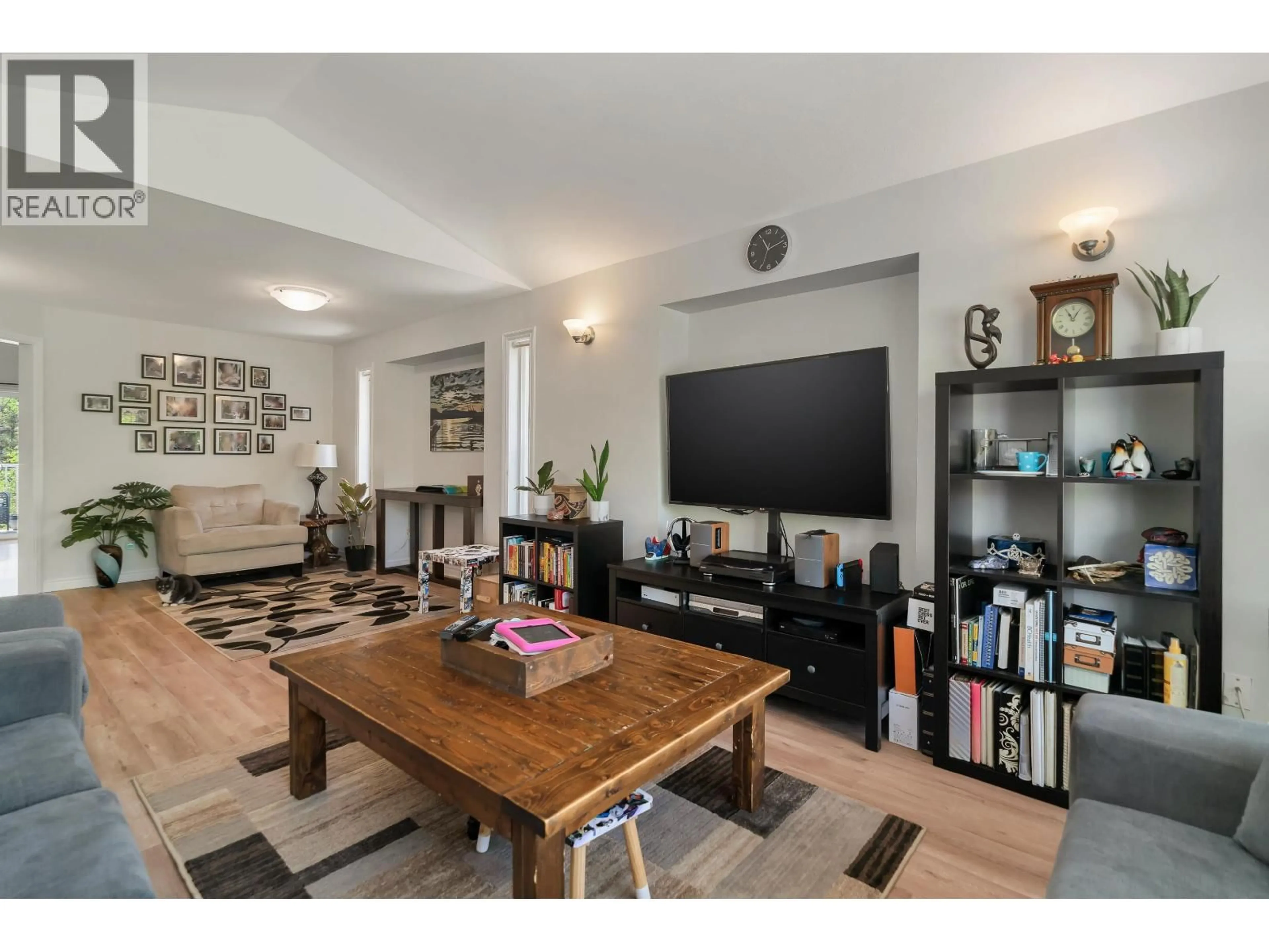 Living room with furniture, unknown for 23788 KANAKA WAY, Maple Ridge British Columbia V2W1E5