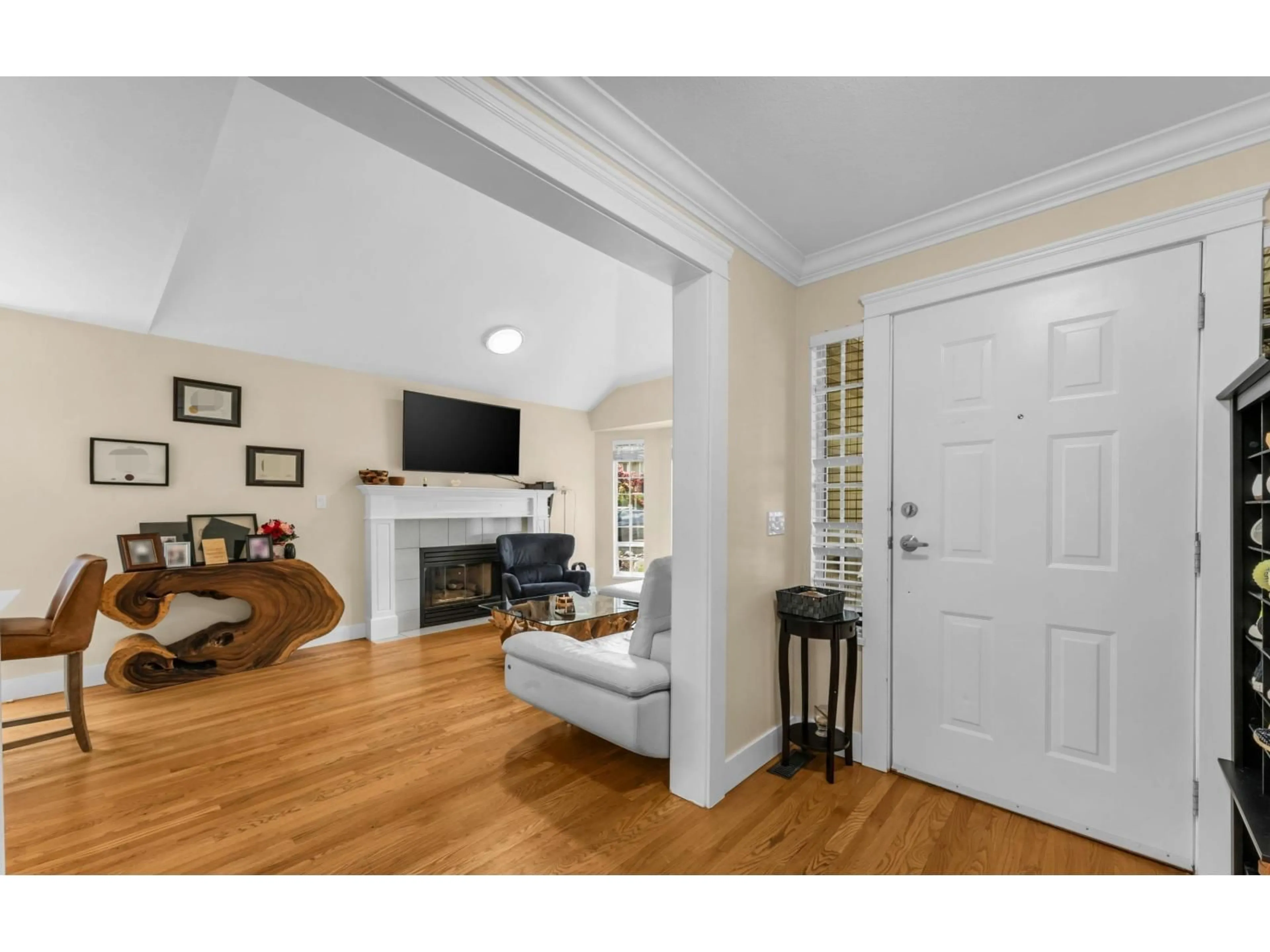 Living room with furniture, unknown for 15295 111A AVENUE, Surrey British Columbia V3R0G4