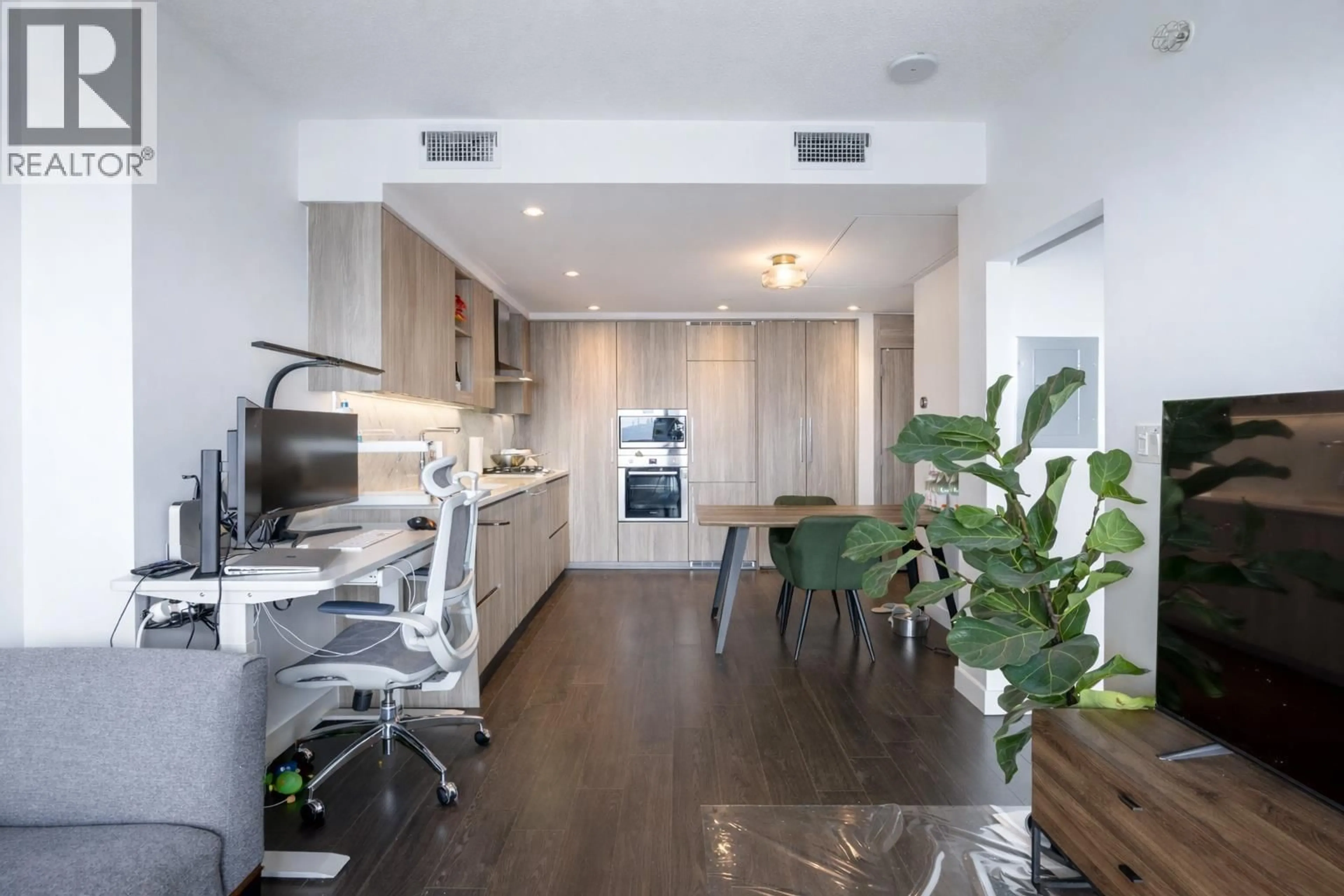 Contemporary kitchen, unknown for 4309 - 4730 LOUGHEED HIGHWAY, Burnaby British Columbia V5C0M9