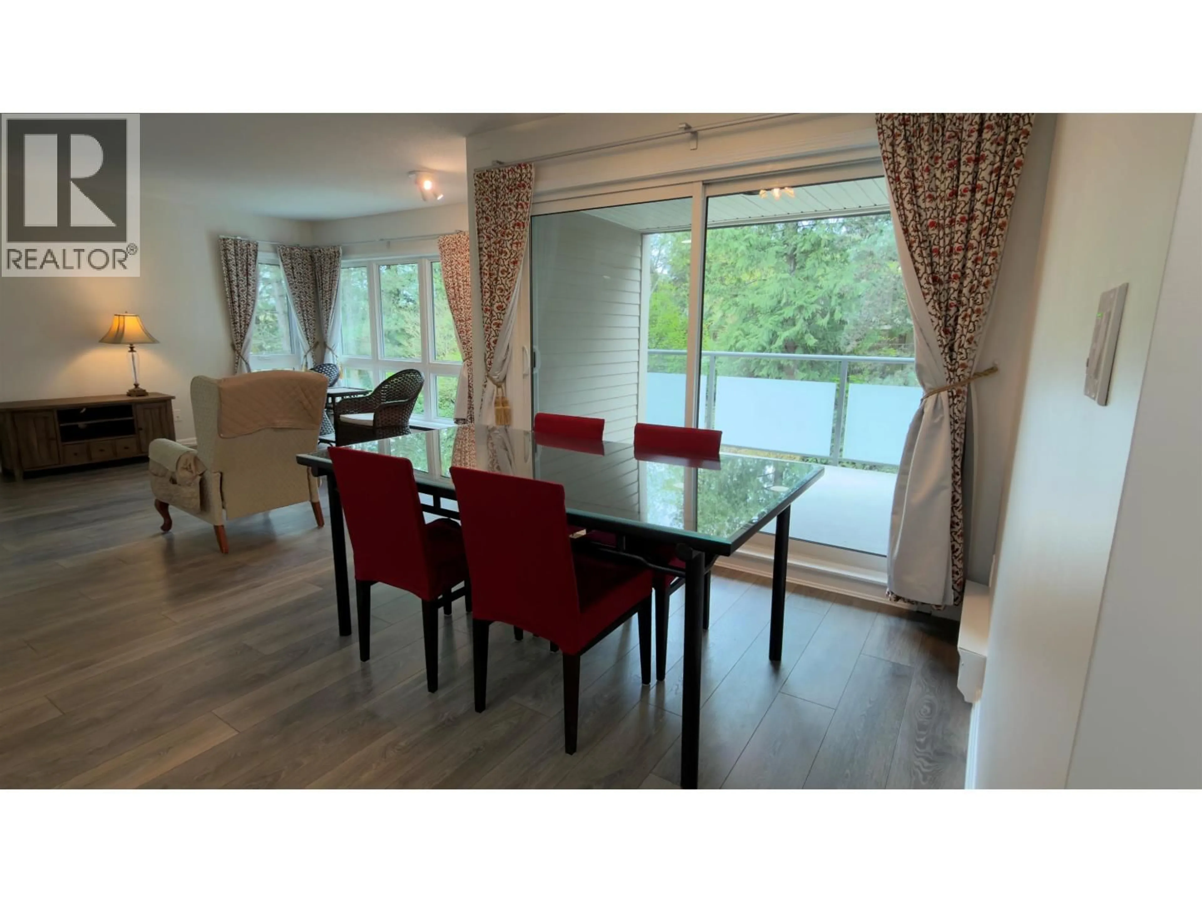 Dining room, wood/laminate floor for 402 - 3970 LINWOOD STREET, Burnaby British Columbia V5G4R5