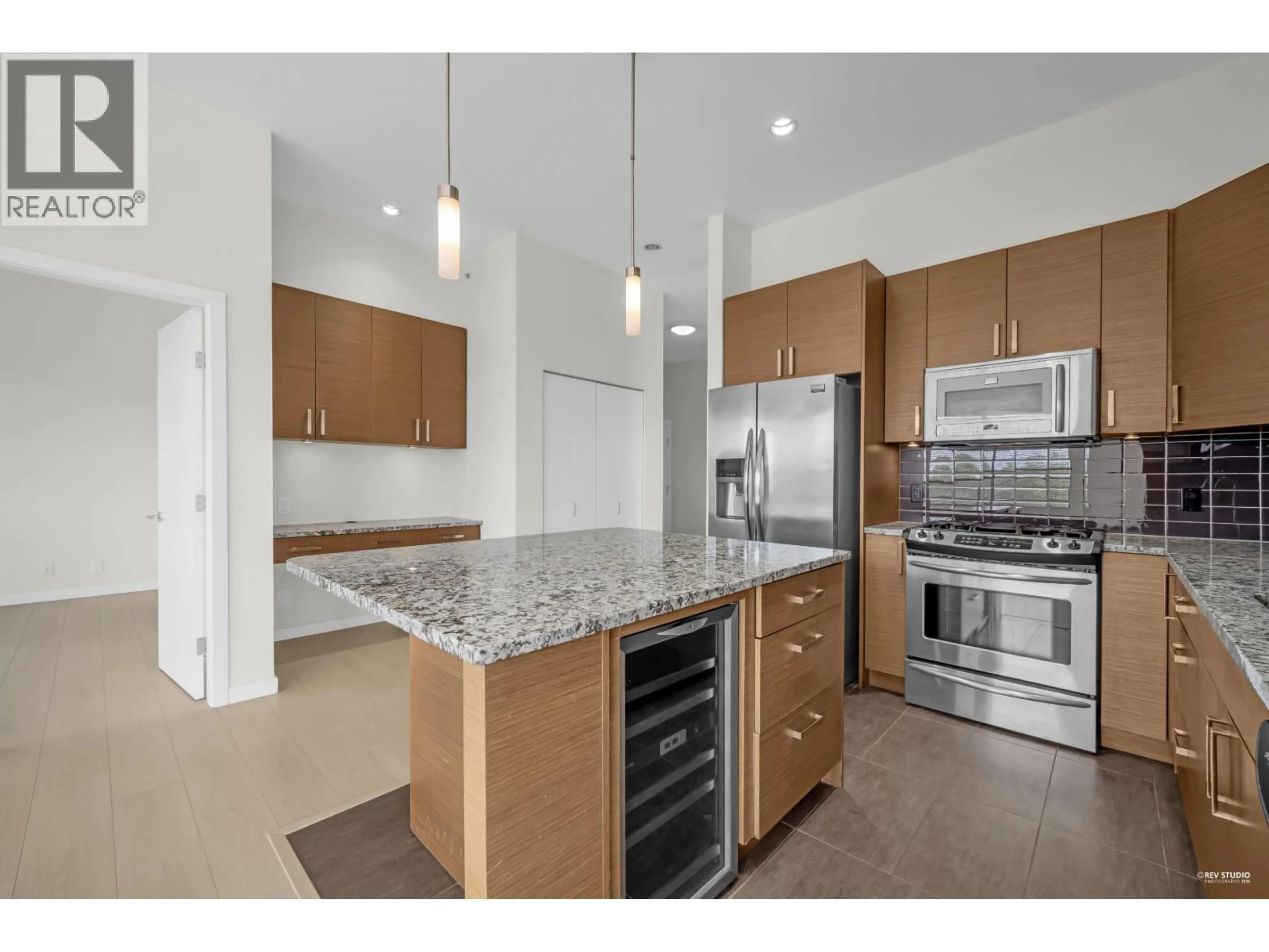 Open concept kitchen, unknown for 406 - 288 HAMPTON STREET, New Westminster British Columbia V3M5L9