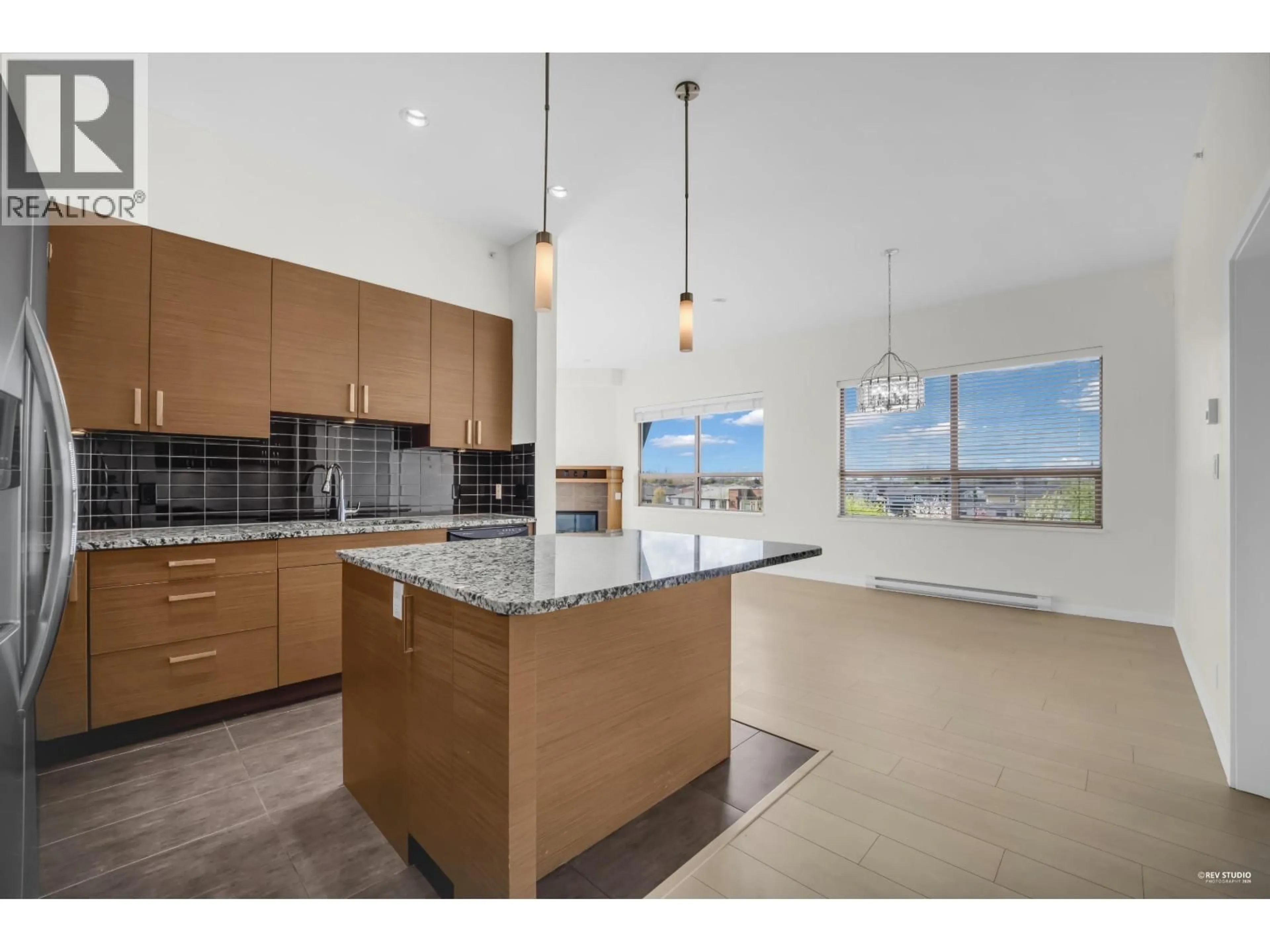 Open concept kitchen, ceramic/tile floor for 406 - 288 HAMPTON STREET, New Westminster British Columbia V3M5L9