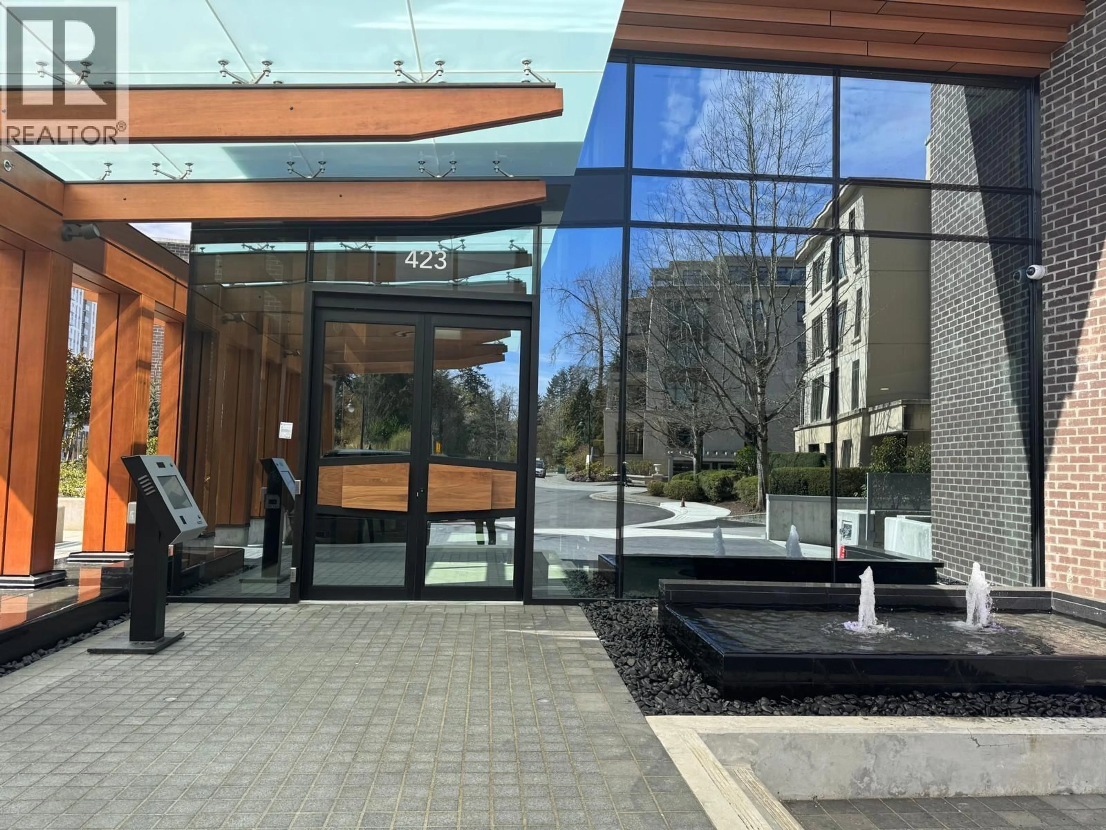 Indoor foyer for 603 - 423 6TH STREET, West Vancouver British Columbia V7T0A1