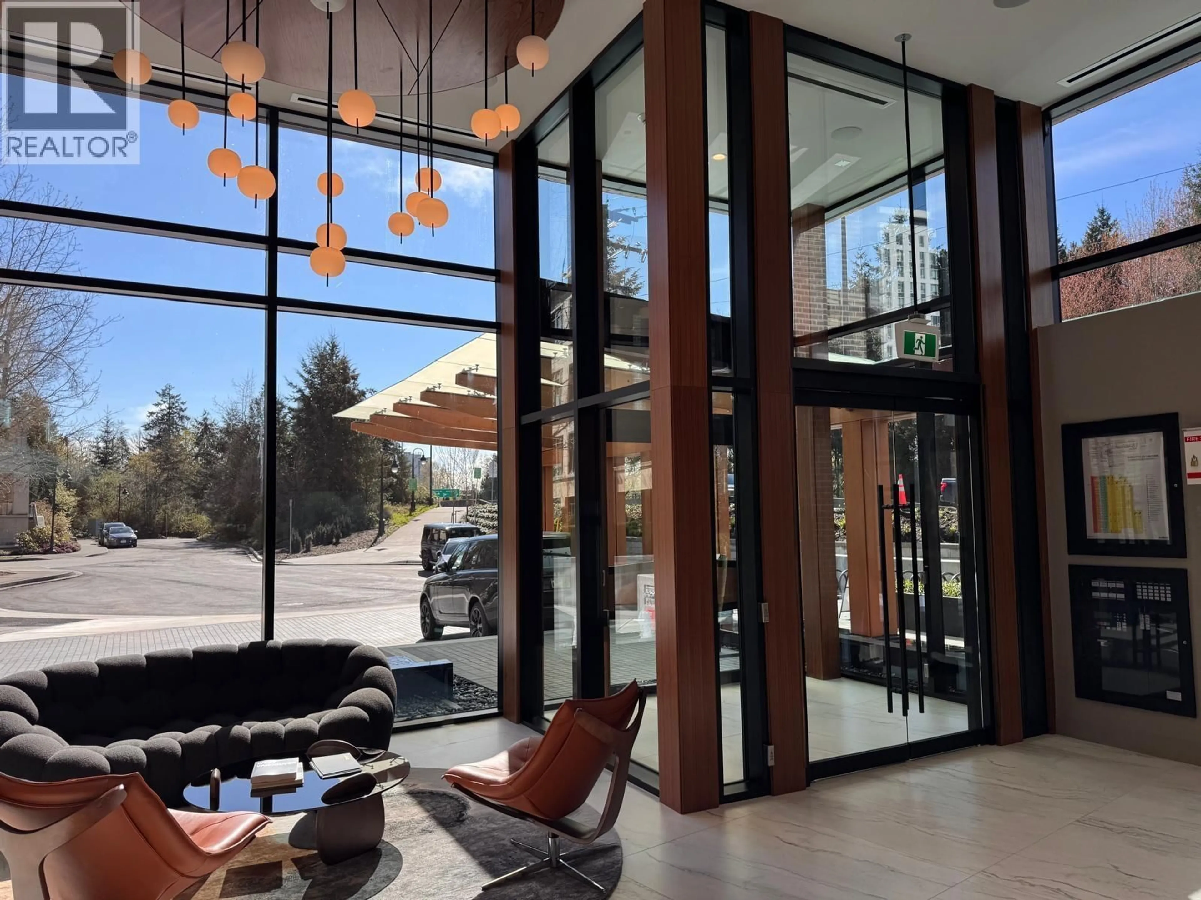 Indoor foyer for 603 - 423 6TH STREET, West Vancouver British Columbia V7T0A1