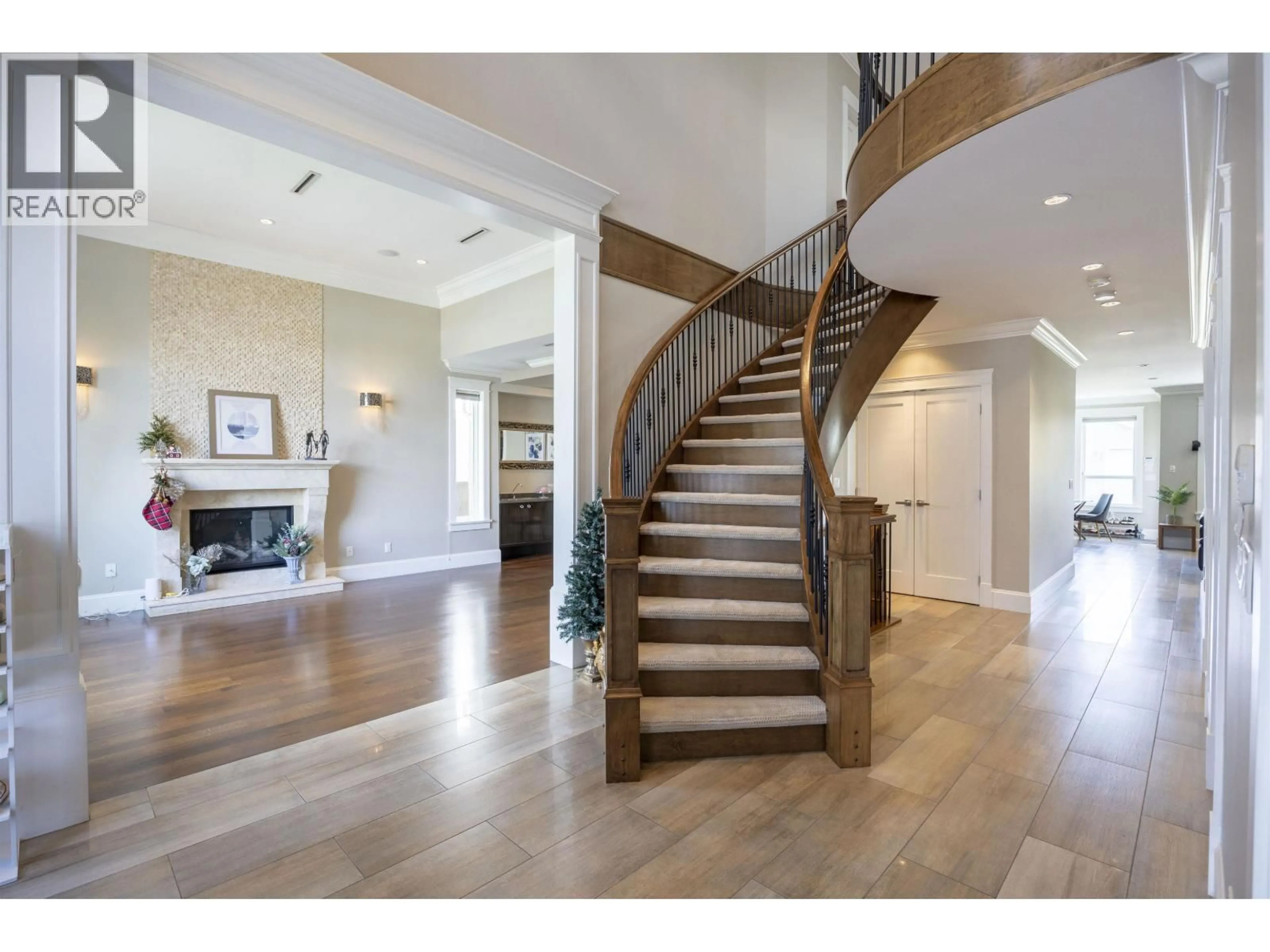 Indoor foyer for 7320 DOW AVENUE, Burnaby British Columbia V5J3X4