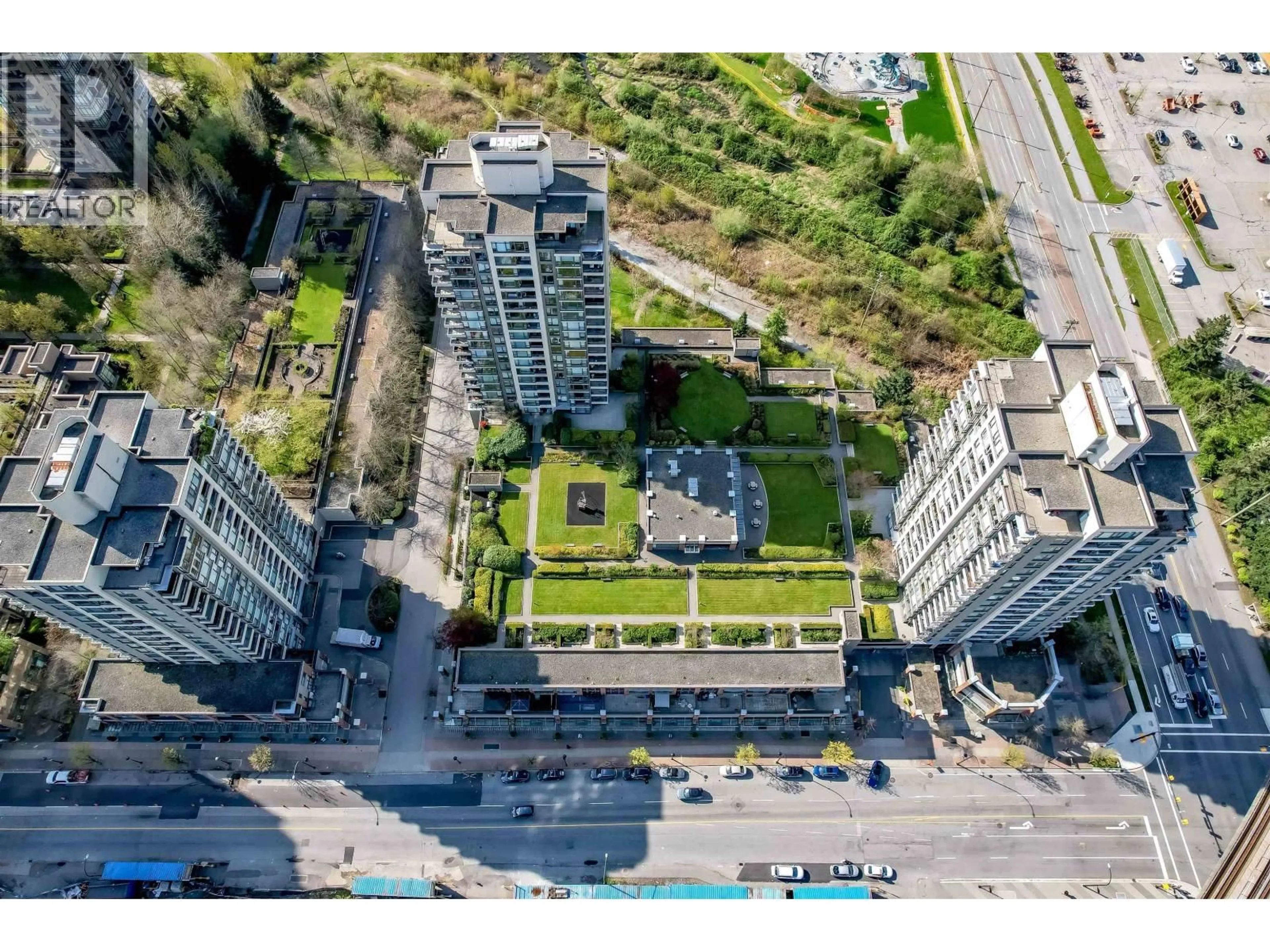 A pic from outside/outdoor area/front of a property/back of a property/a pic from drone, city buildings view from balcony for 406 - 4118 DAWSON STREET, Burnaby British Columbia V5C0A3