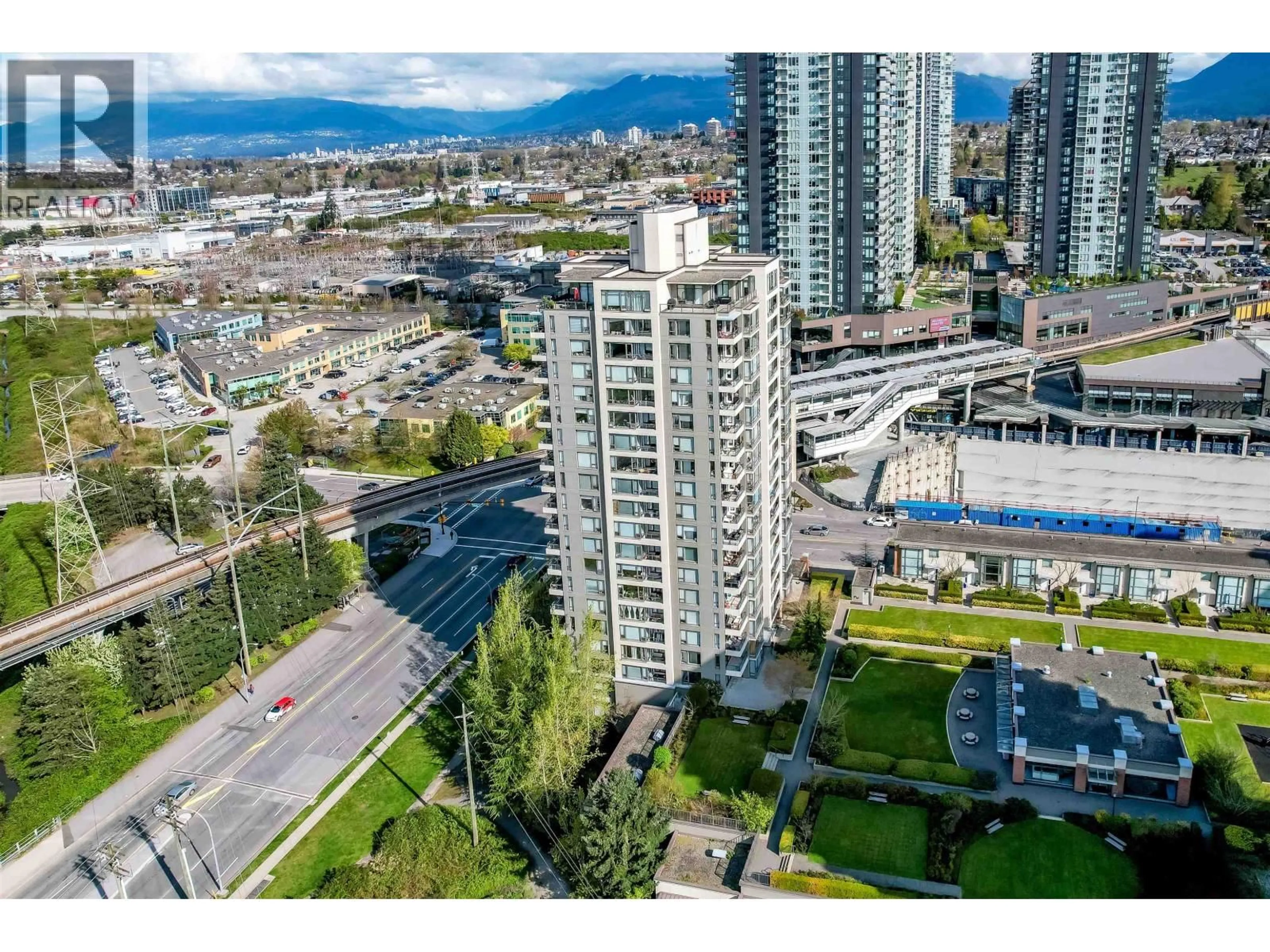A pic from outside/outdoor area/front of a property/back of a property/a pic from drone, city buildings view from balcony for 406 - 4118 DAWSON STREET, Burnaby British Columbia V5C0A3