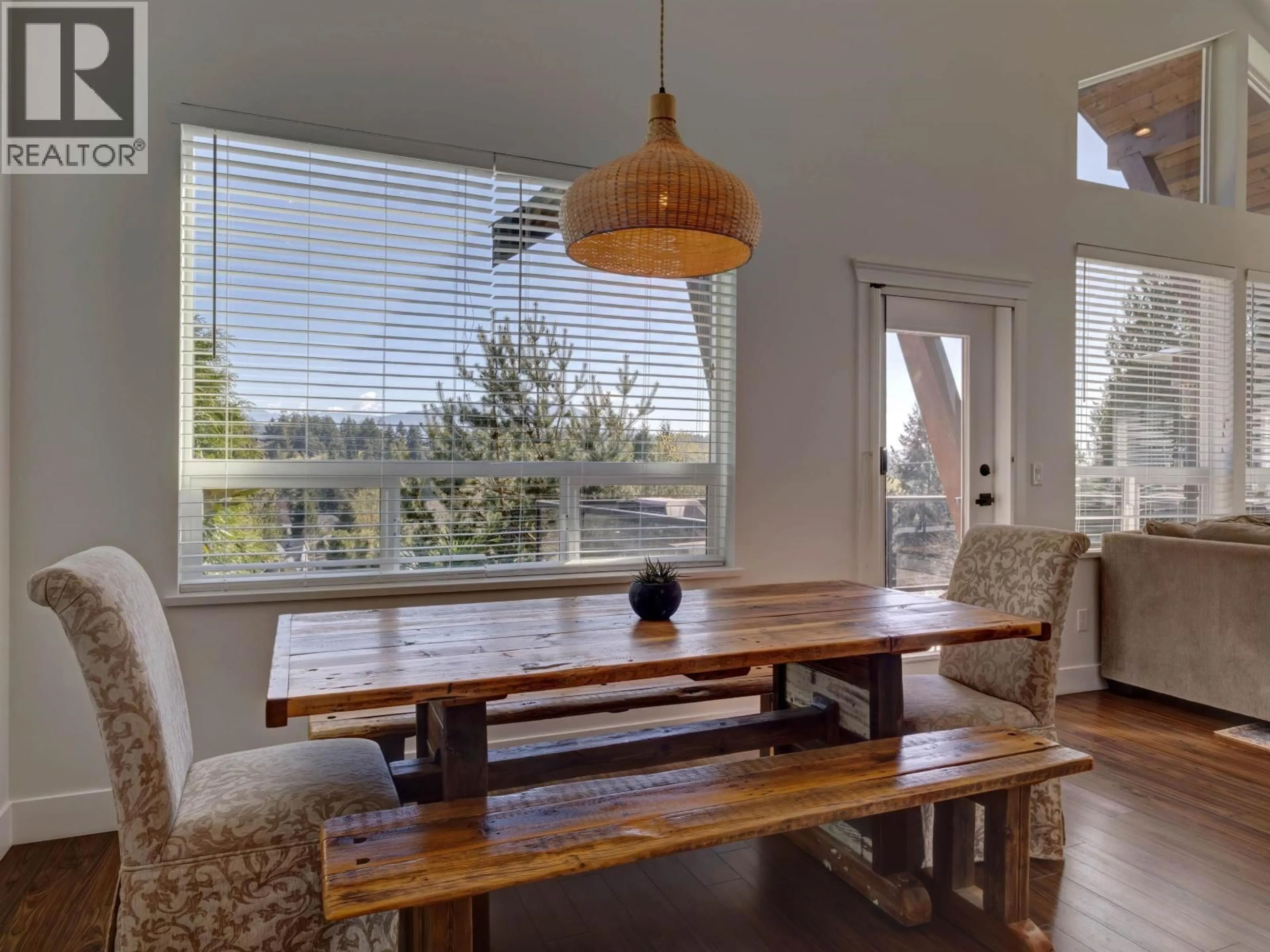 Dining room, wood/laminate floor for 825 BAYVIEW HEIGHTS ROAD, Gibsons British Columbia V0N1V8