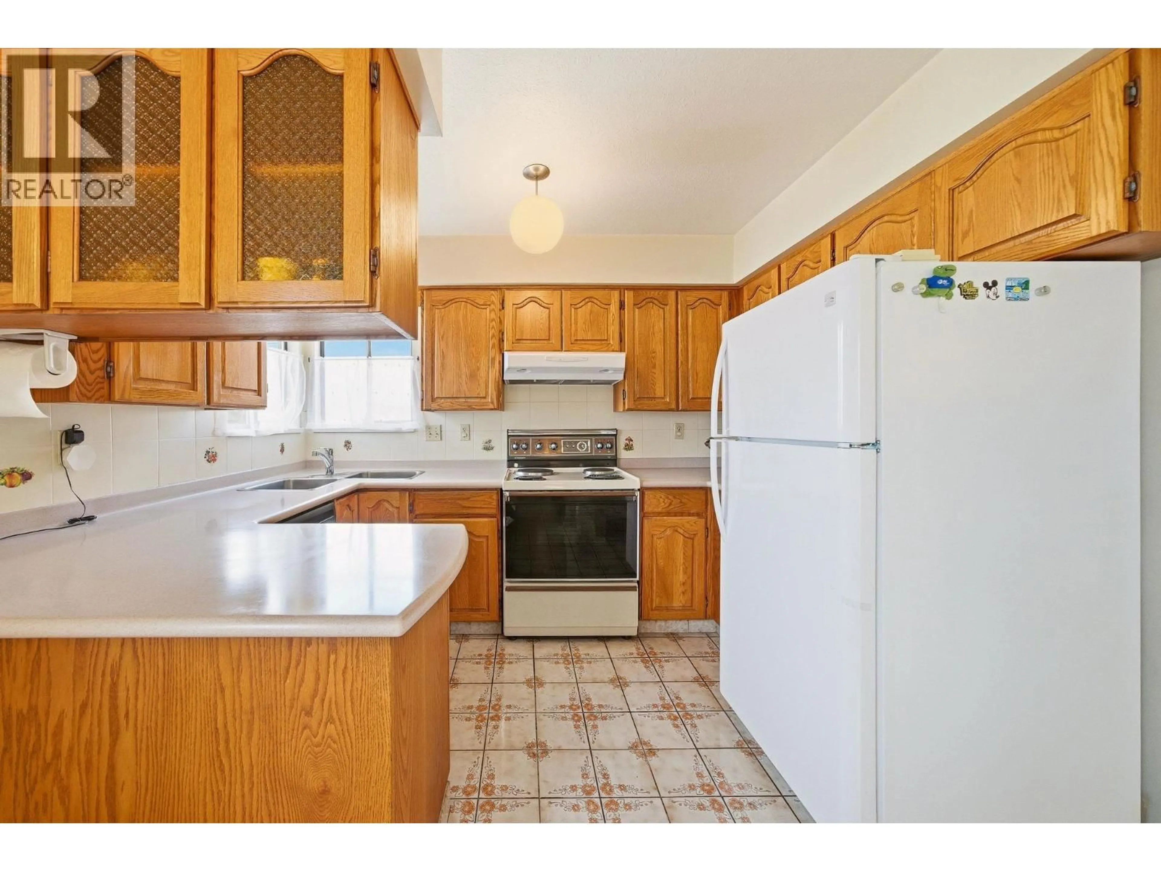 Standard kitchen, ceramic/tile floor for 3217 18TH AVENUE, Vancouver British Columbia V5M2R8