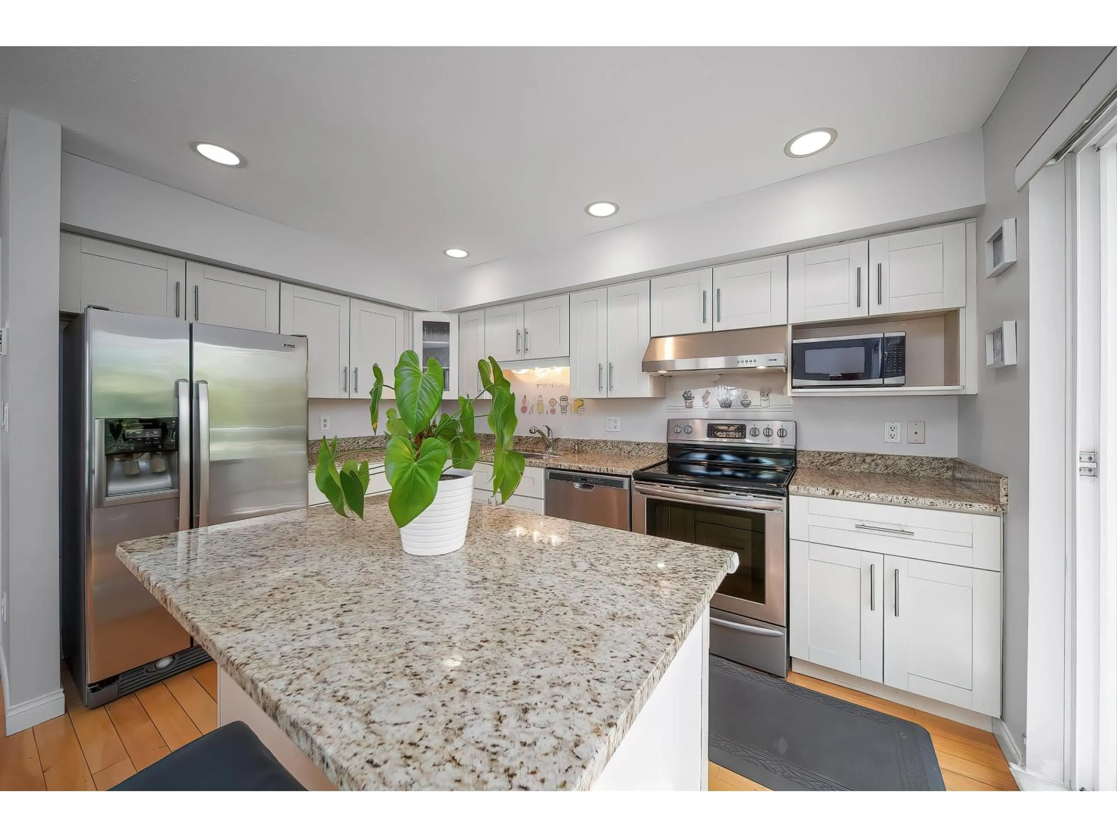 Open concept kitchen, ceramic/tile floor for 1 - 16388 85 AVENUE, Surrey British Columbia V4N5G2