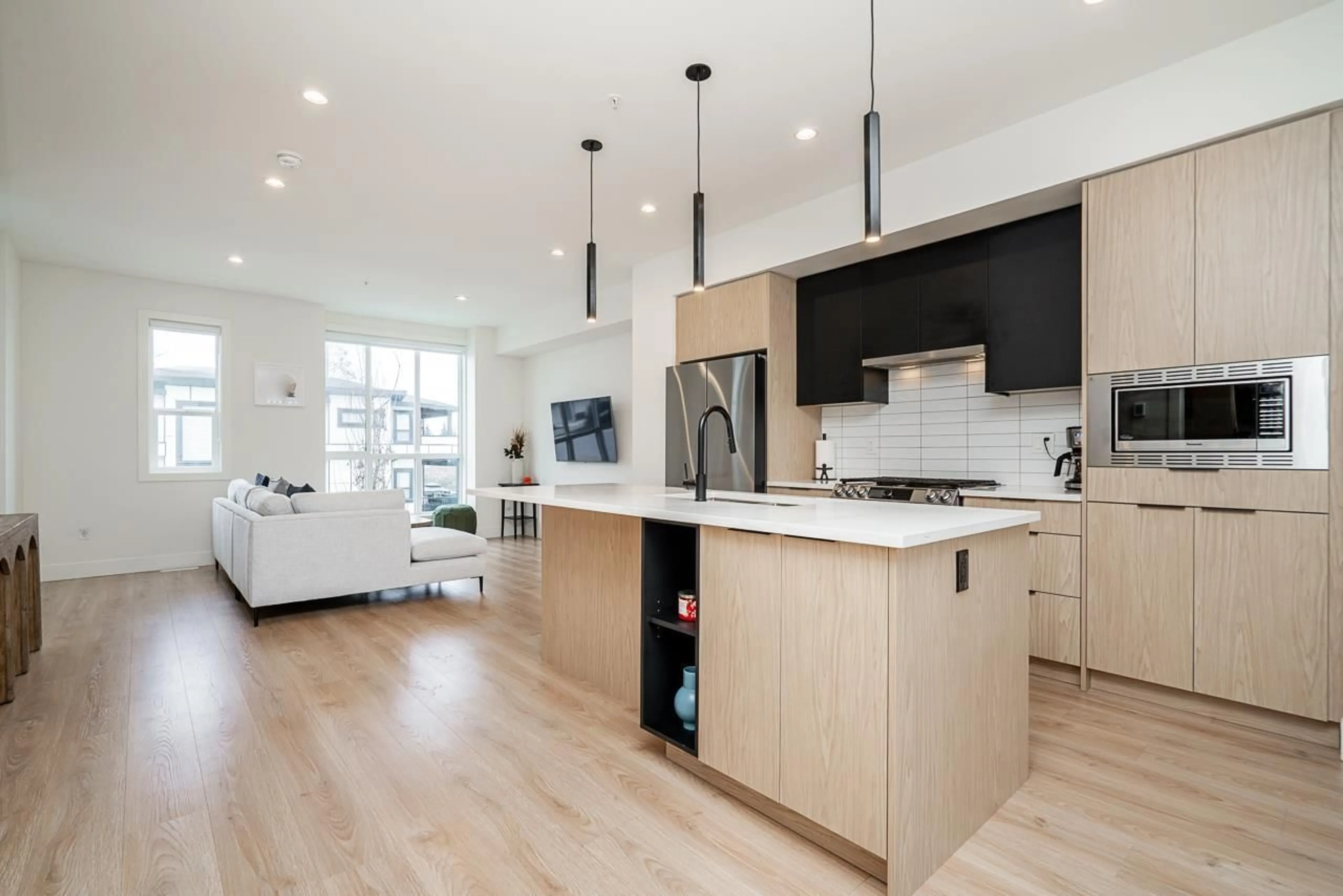 Open concept kitchen, wood/laminate floor for 2 - 7670 207 STREET, Langley British Columbia V2Y3N7