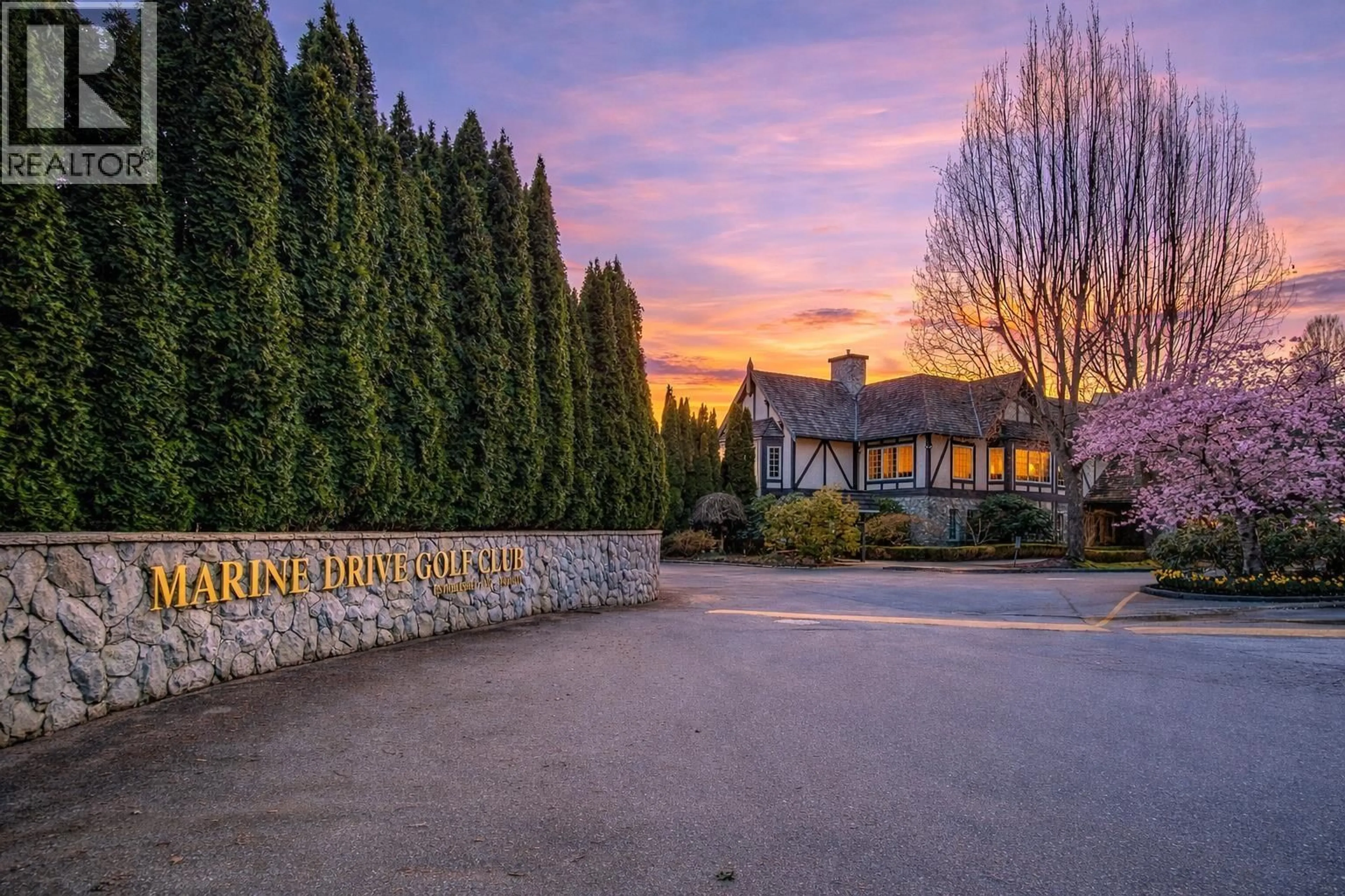 A pic from outside/outdoor area/front of a property/back of a property/a pic from drone, mountain view for 2236 YEWBROOK PLACE, Vancouver British Columbia V6P6K4