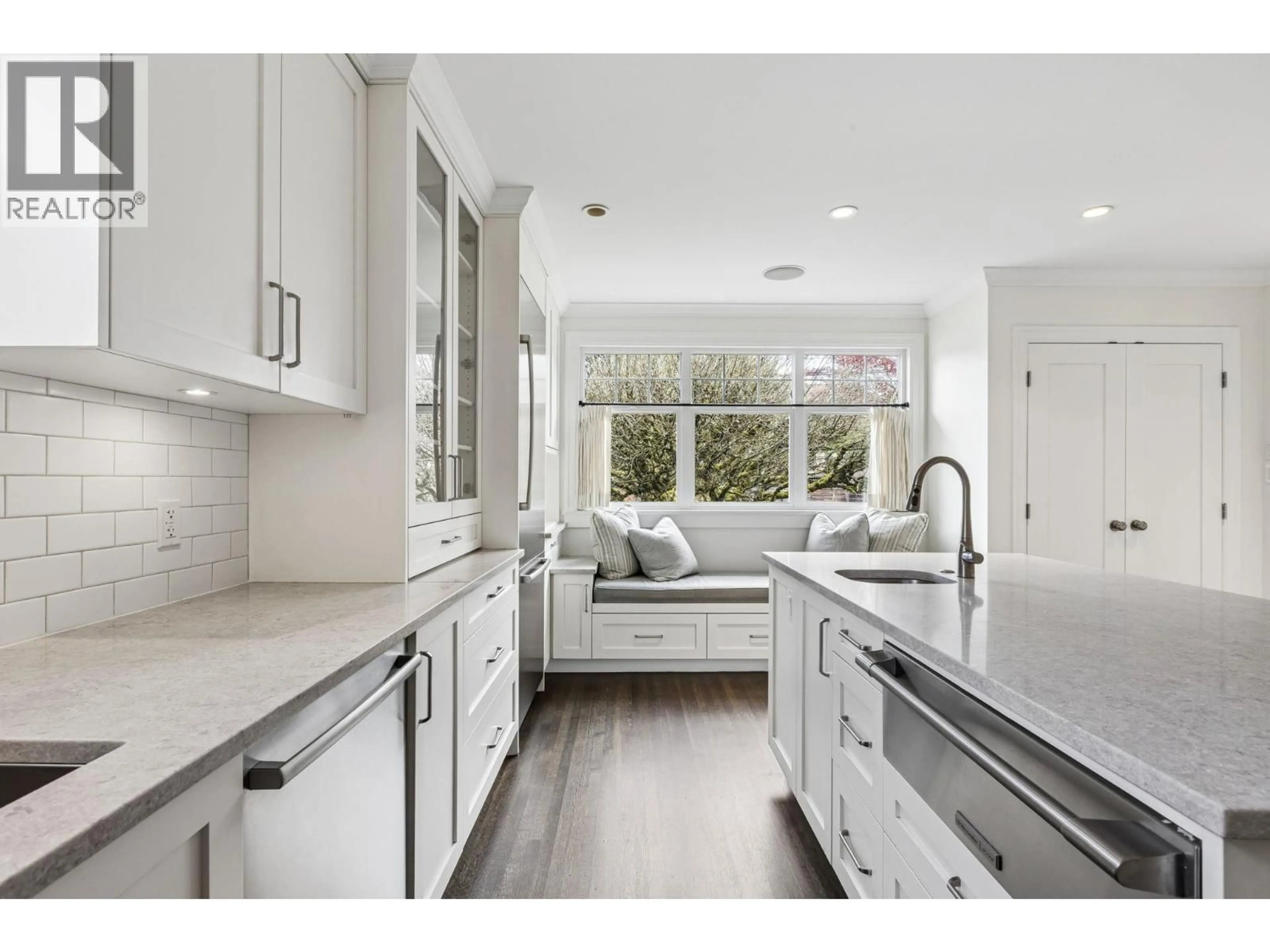 Open concept kitchen, ceramic/tile floor for 2859 33RD AVENUE, Vancouver British Columbia V6N2G3