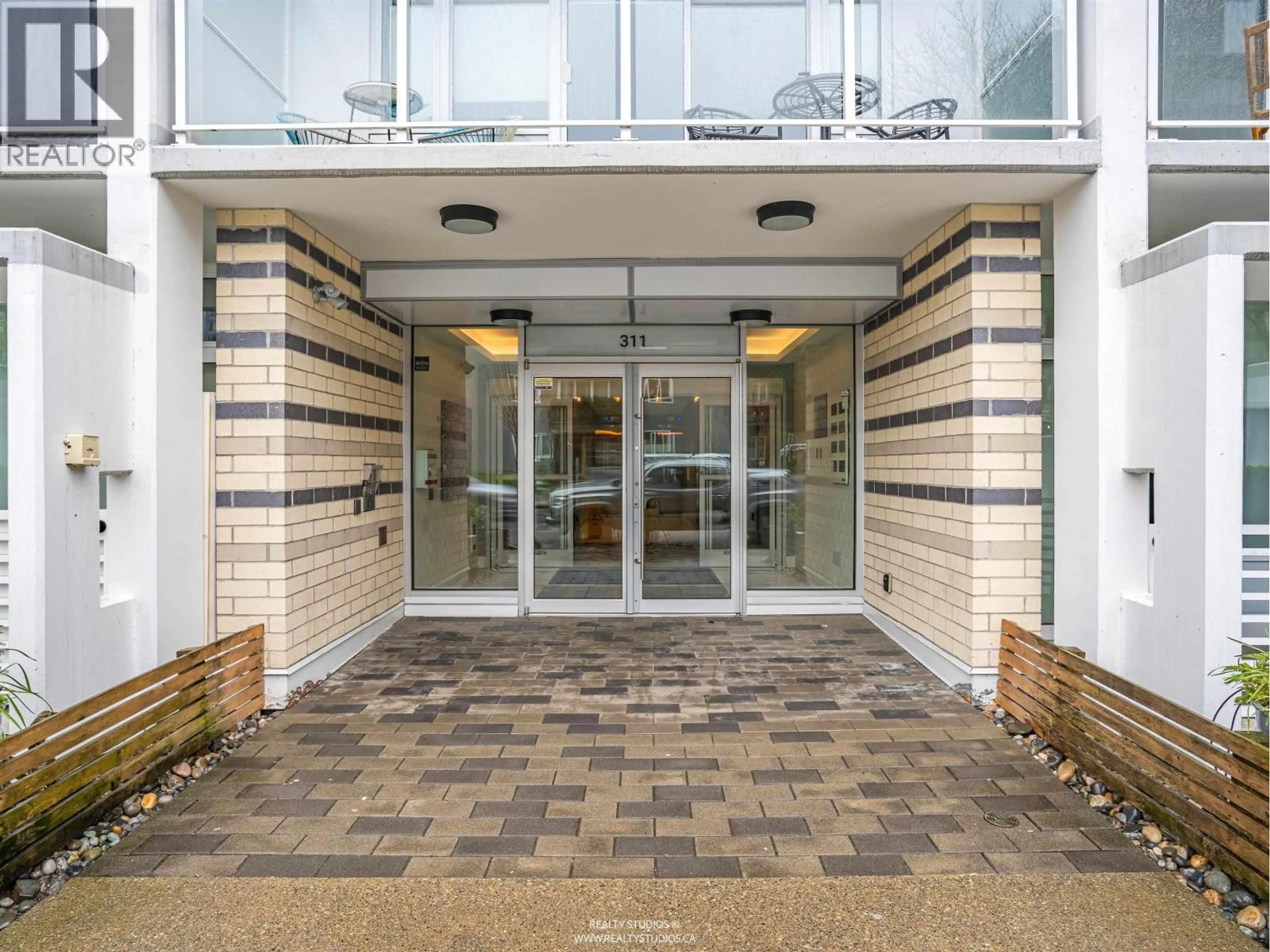 Indoor foyer for 509 - 311 6TH AVENUE, Vancouver British Columbia V5T1J9