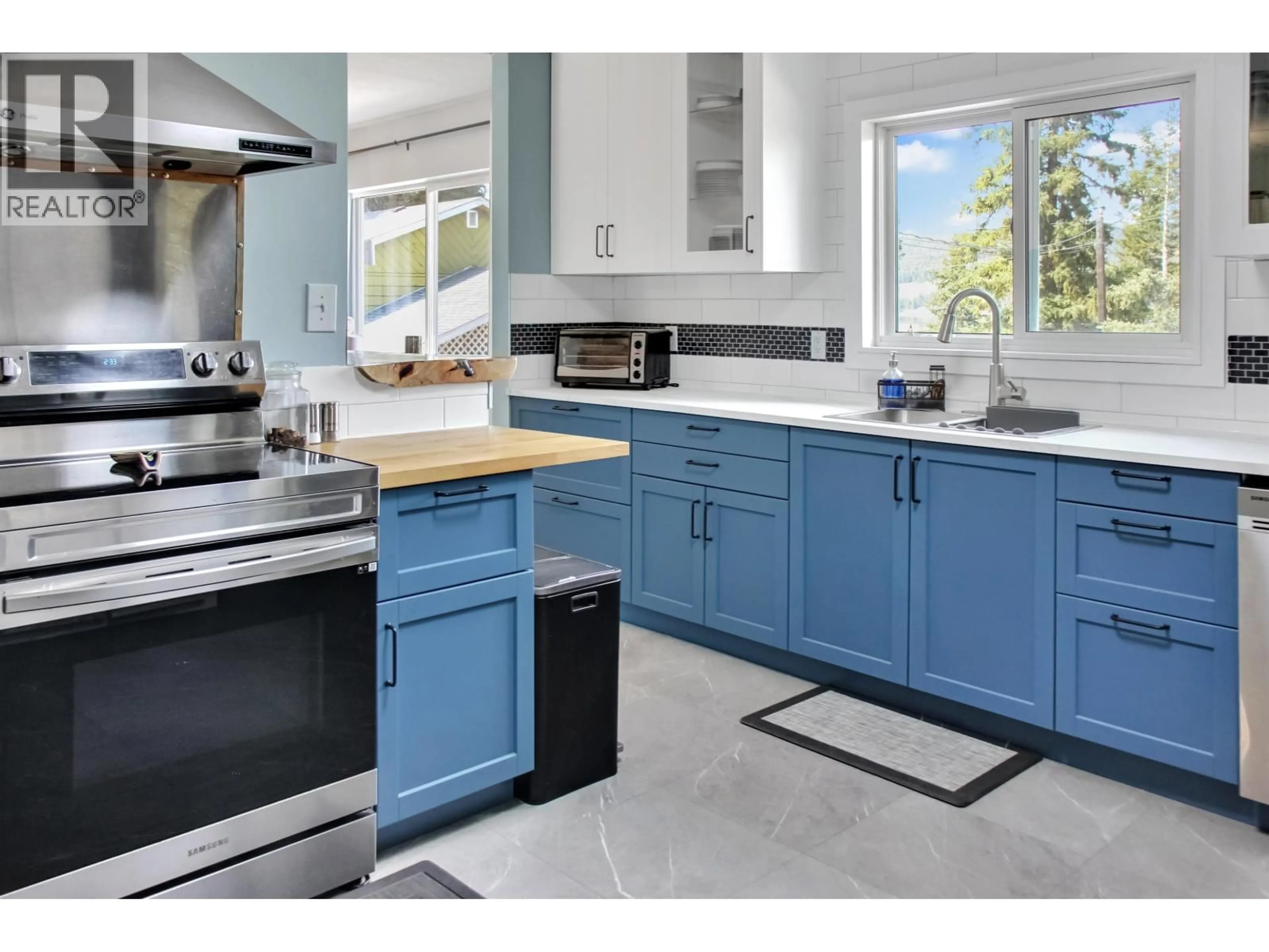 Open concept kitchen, ceramic/tile floor for 6332 MULLIGAN DRIVE, 100 Mile House British Columbia V0K2E3