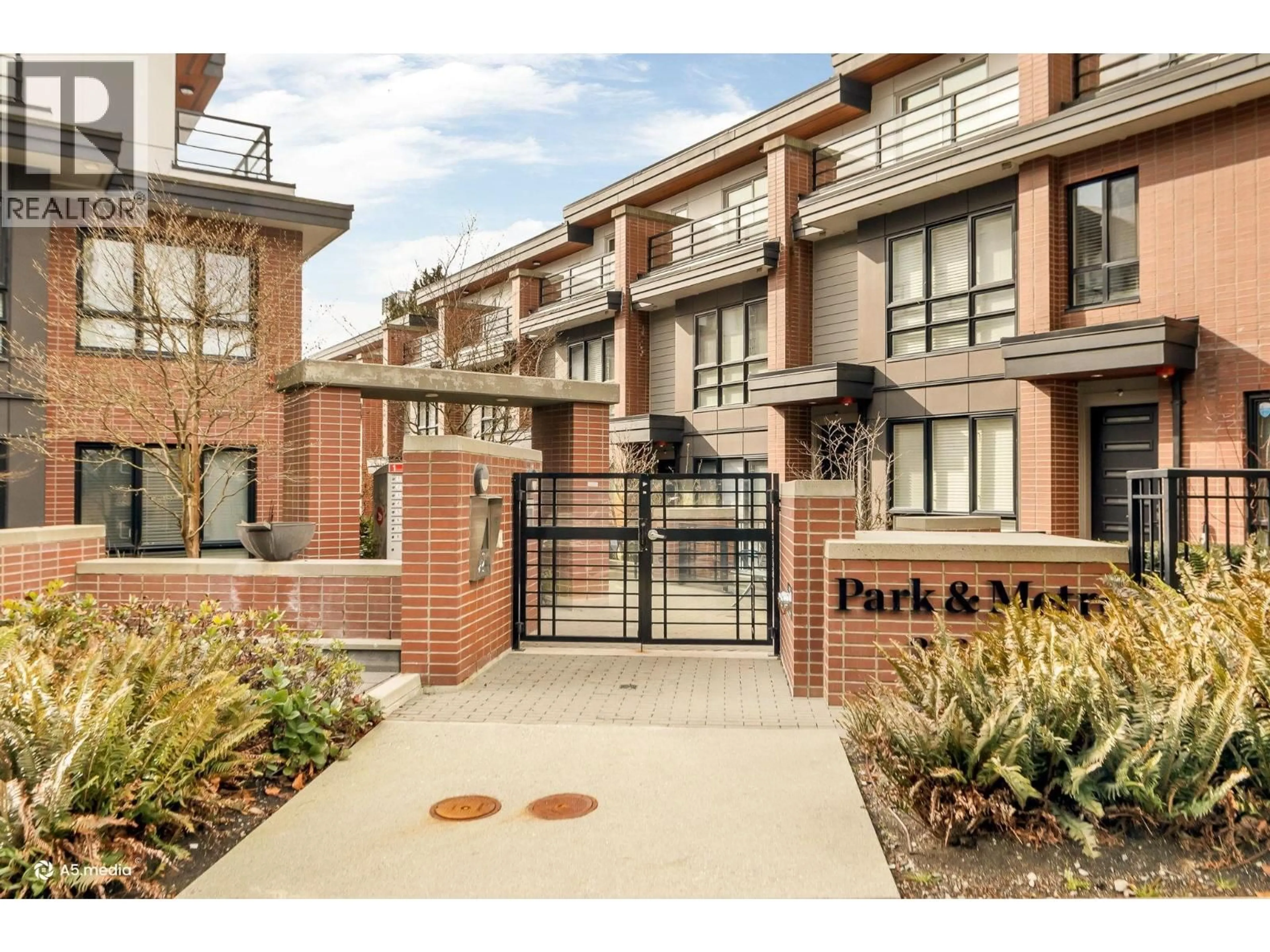 Unknown for 5 - 338 64 AVENUE, Vancouver British Columbia V5X2L9