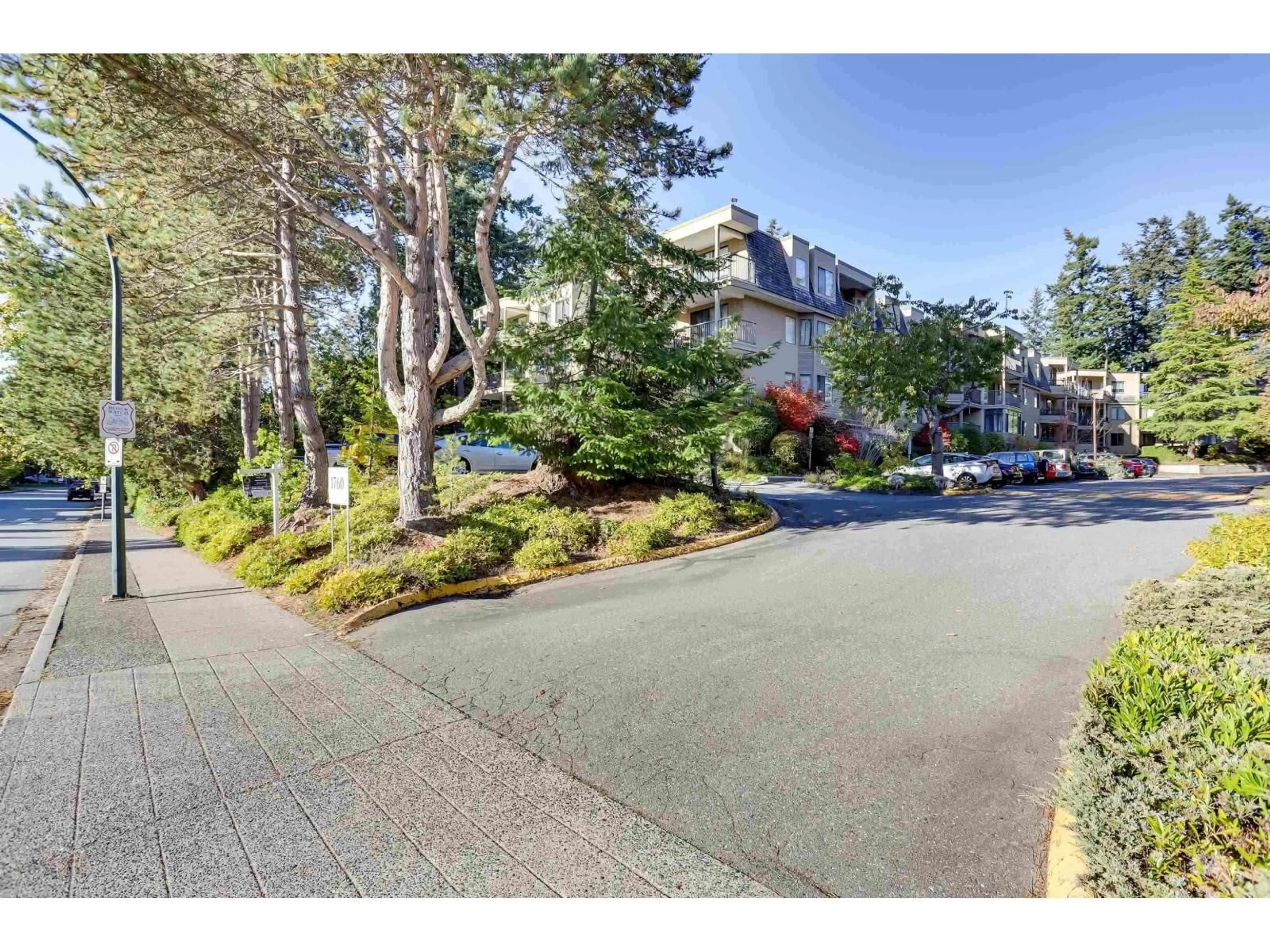 A pic from outside/outdoor area/front of a property/back of a property/a pic from drone, street for 214 - 1760 SOUTHMERE CRESCENT CRESCENT, Surrey British Columbia V4A6E5