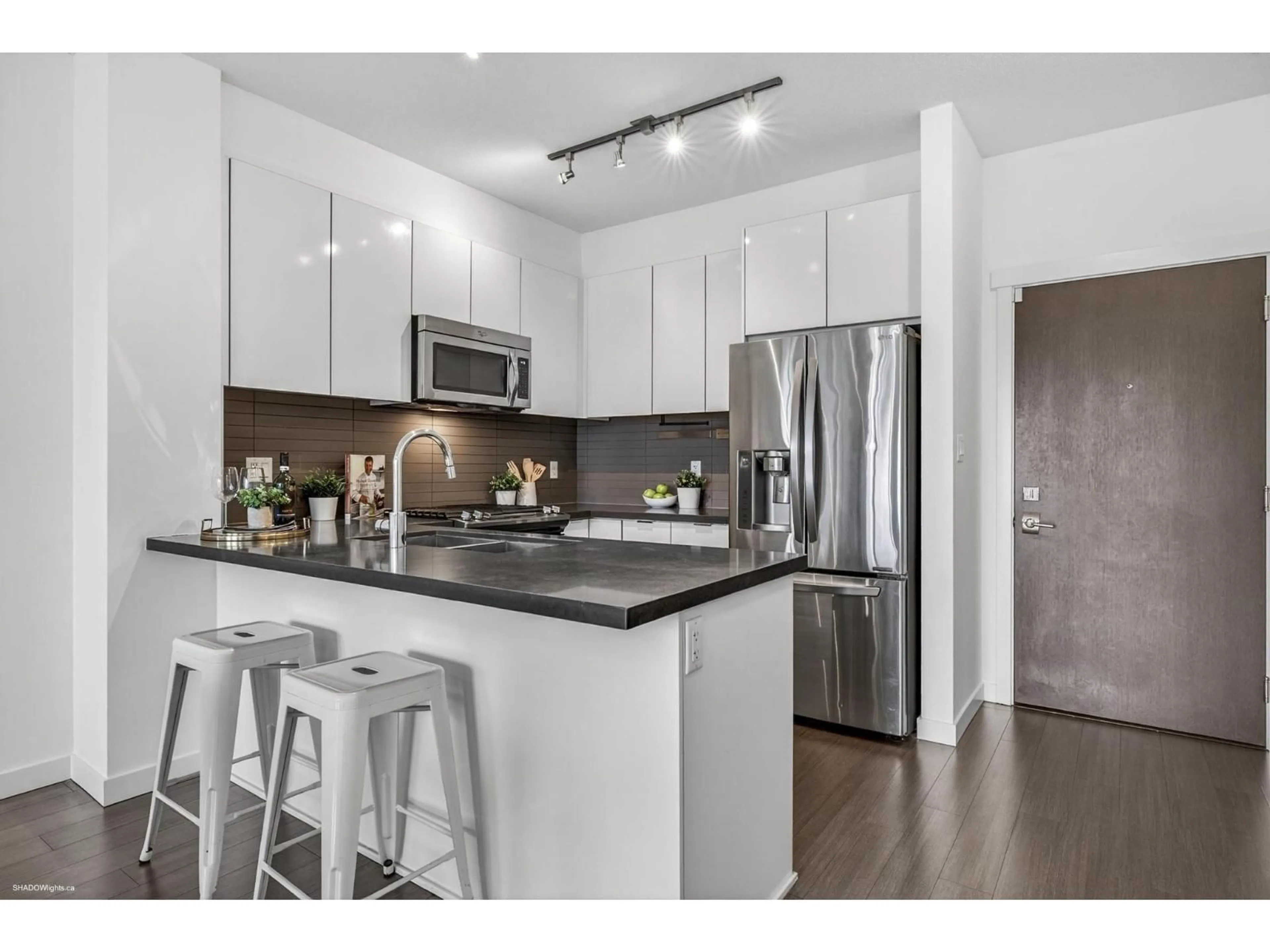 Open concept kitchen, wood/laminate floor for 430 - 15168 33 AVENUE, Surrey British Columbia V3Z0N7