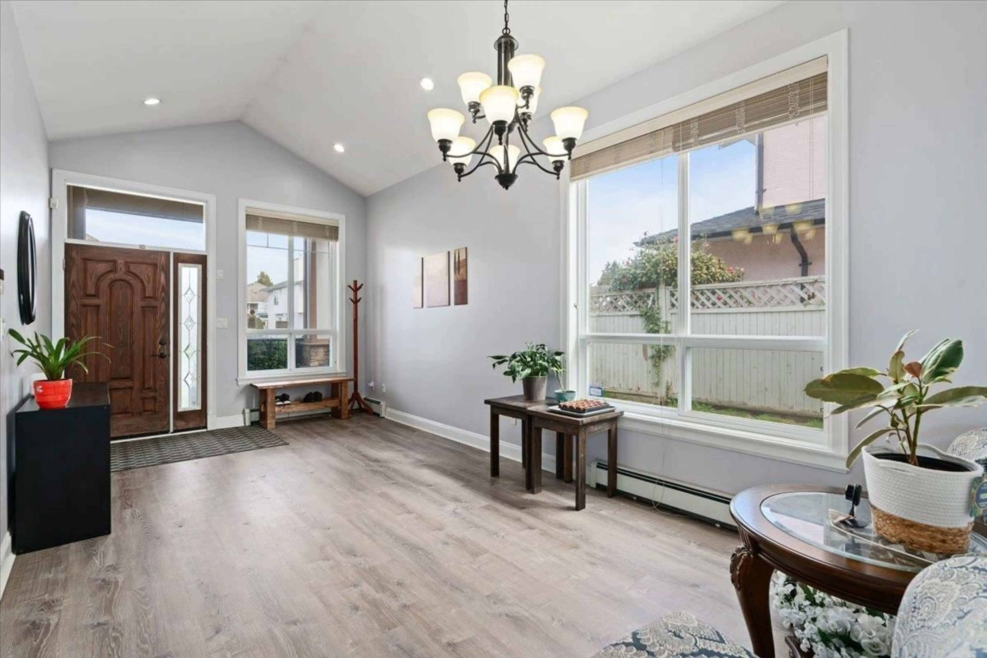 Indoor entryway for 11288 87A AVENUE, Delta British Columbia V4C3A6