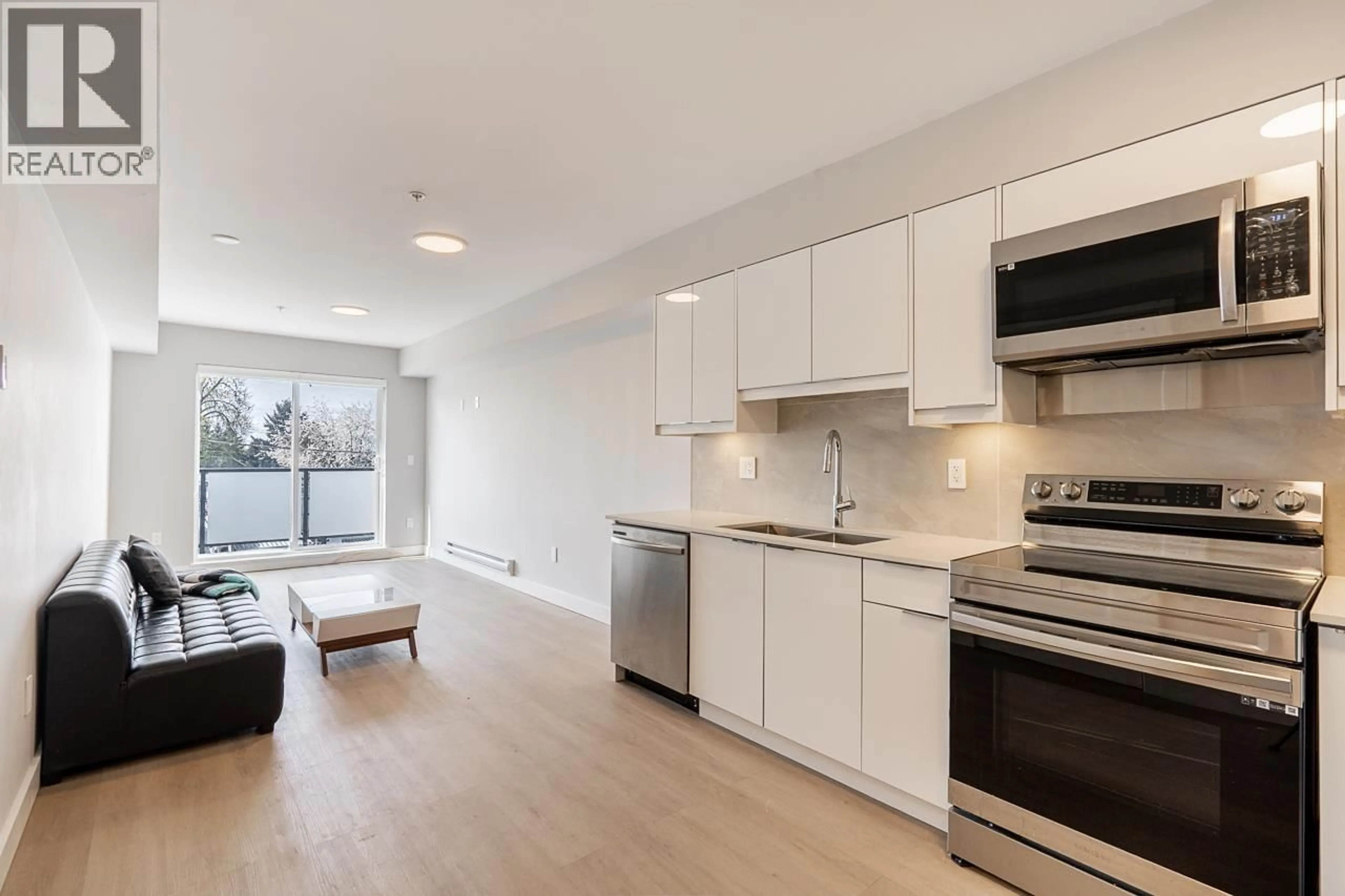 Open concept kitchen, wood/laminate floor for 304 - 3050 KINGSWAY, Vancouver British Columbia V5R5J7
