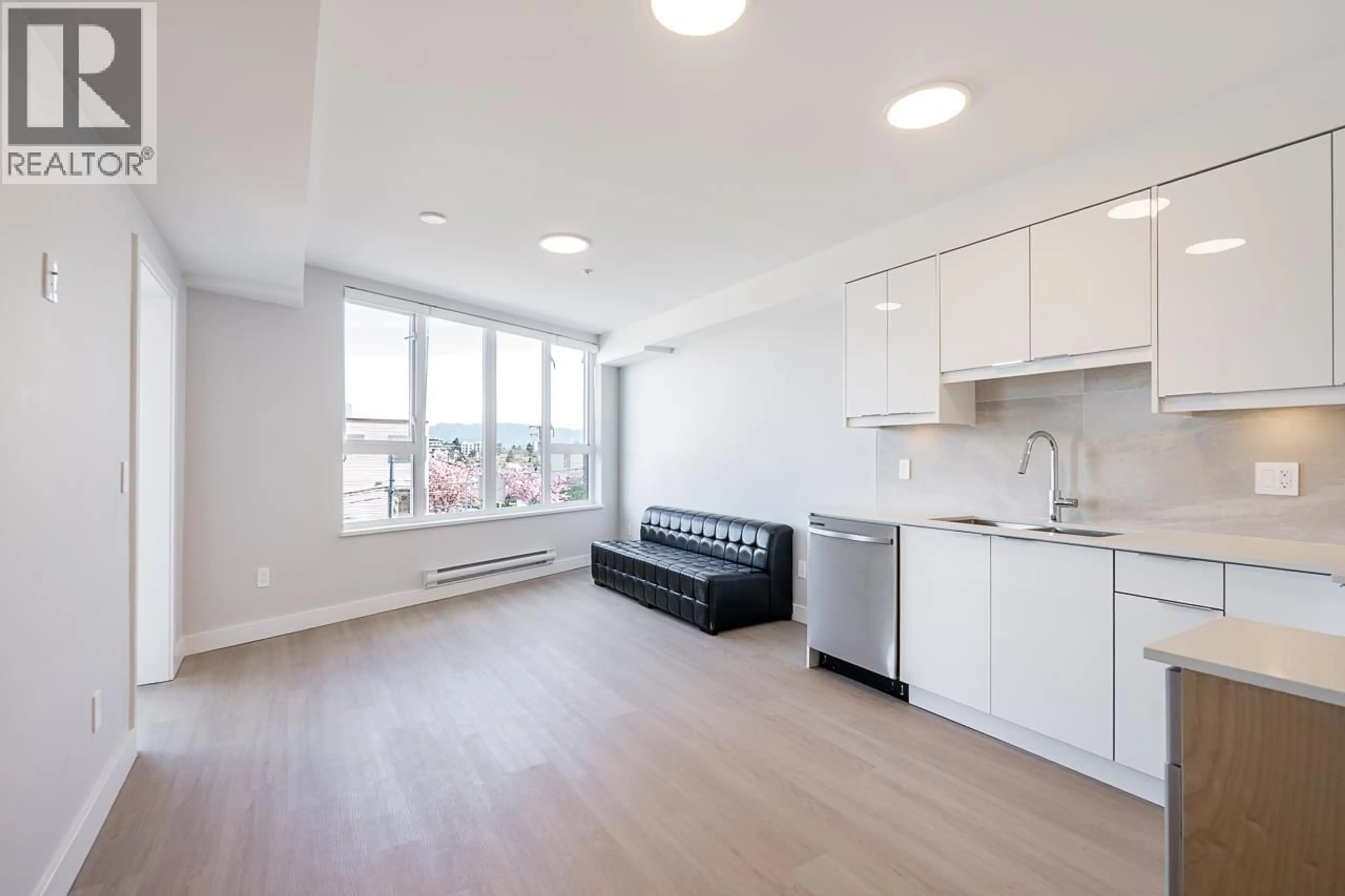 Unknown for 307 - 3050 KINGSWAY, Vancouver British Columbia V5R5J7