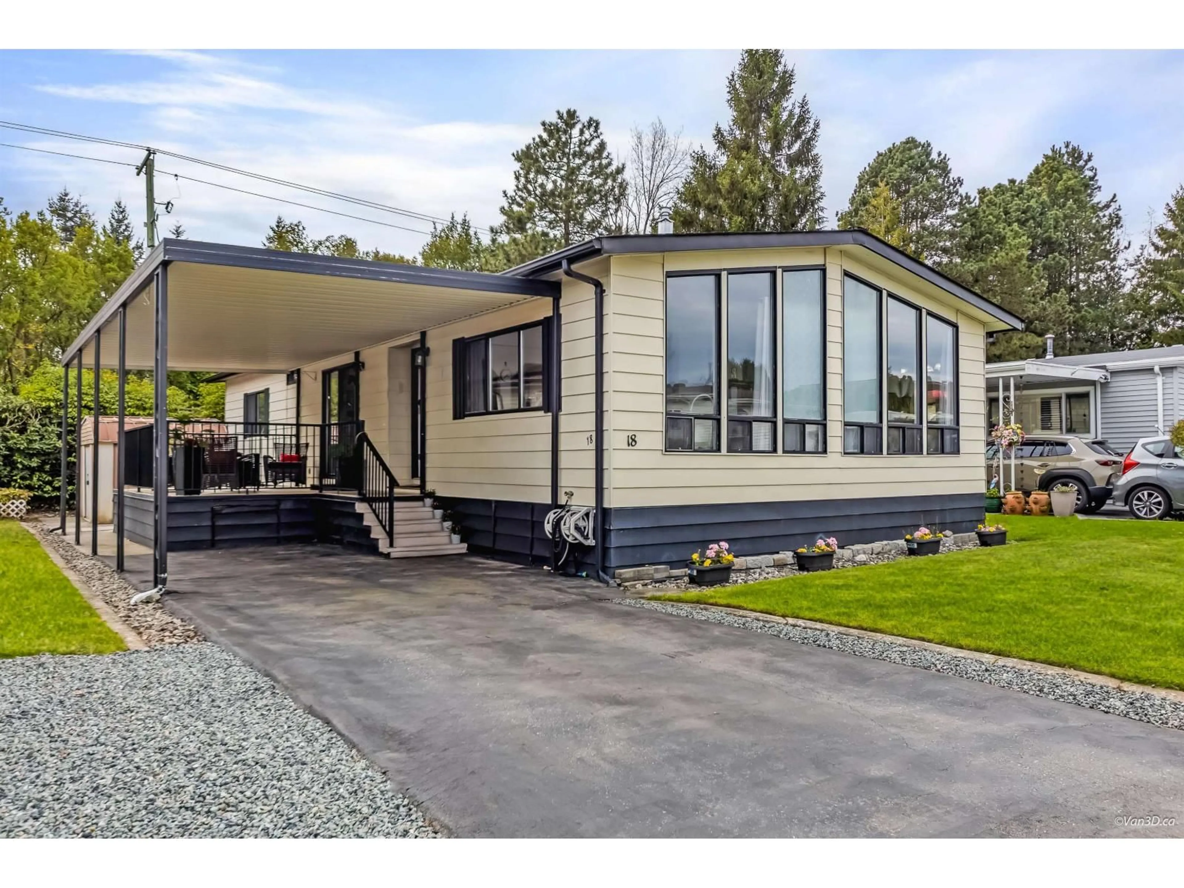 Home with vinyl exterior material, unknown for 18 - 2120 KING GEORGE BOULEVARD, Surrey British Columbia V4A6Y8