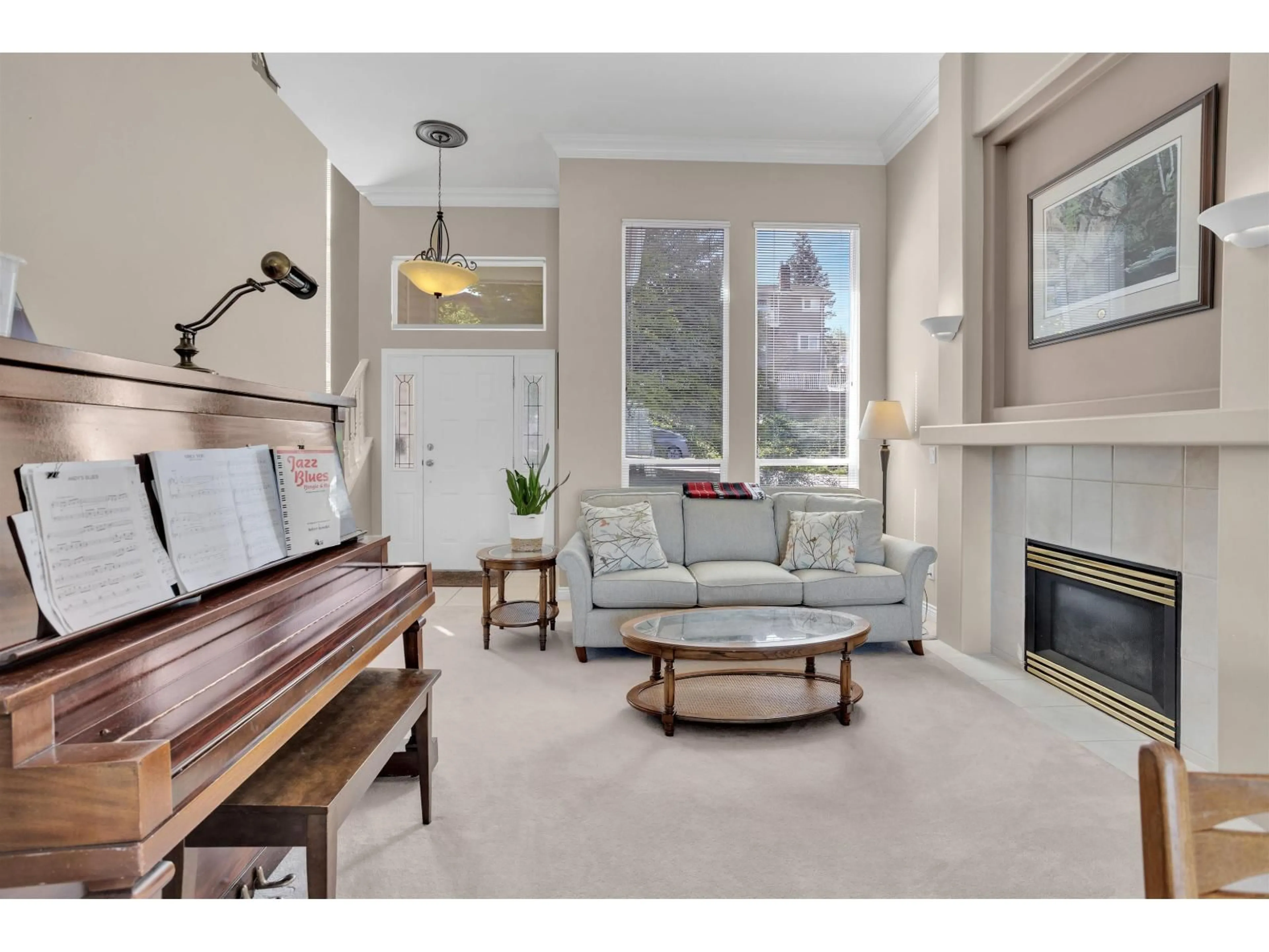 Living room with furniture, unknown for 12015 100A AVENUE, Surrey British Columbia V3V2Y4