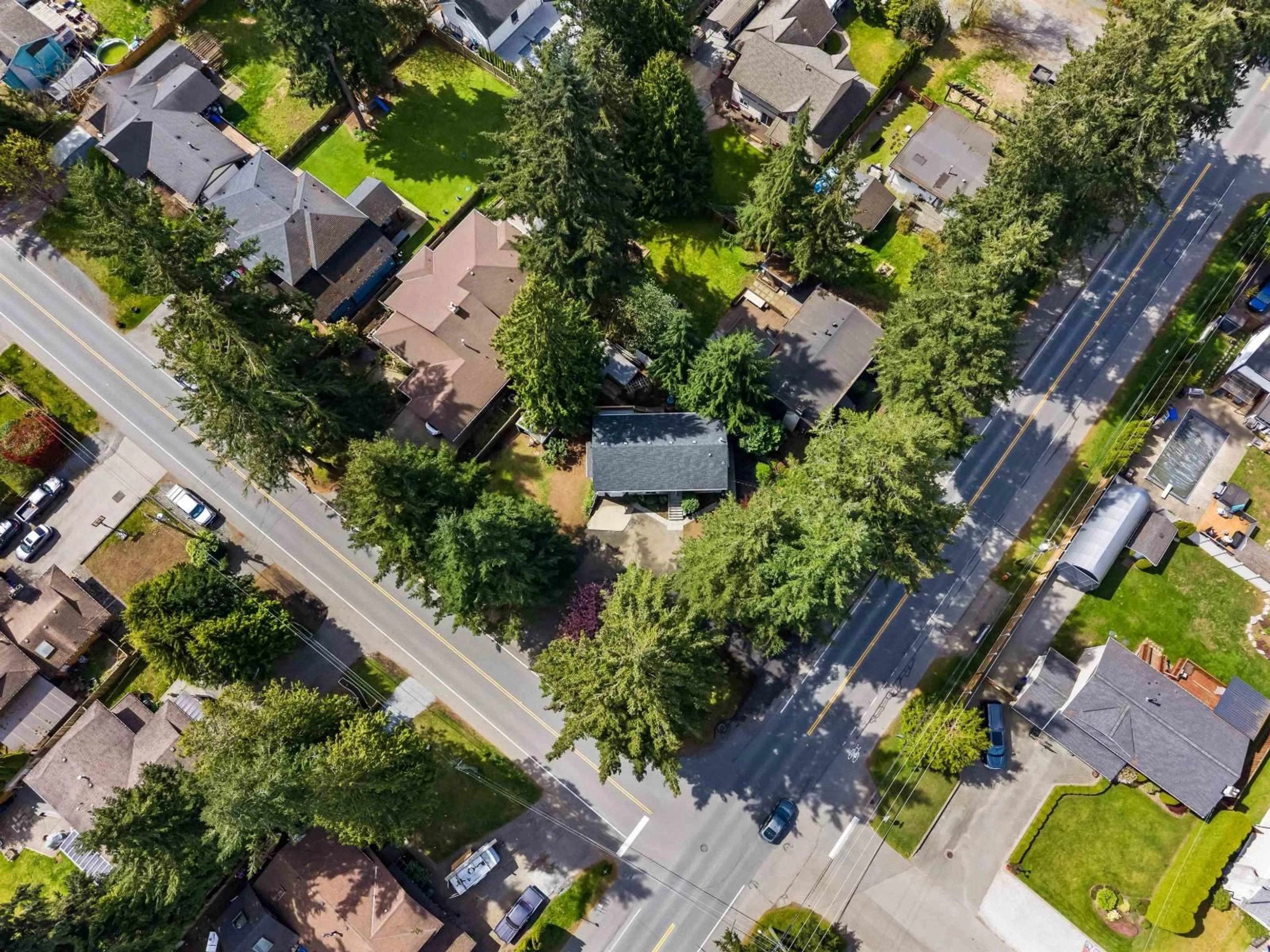 A pic from outside/outdoor area/front of a property/back of a property/a pic from drone, street for 20188 40 AVENUE, Langley British Columbia V3A2W5