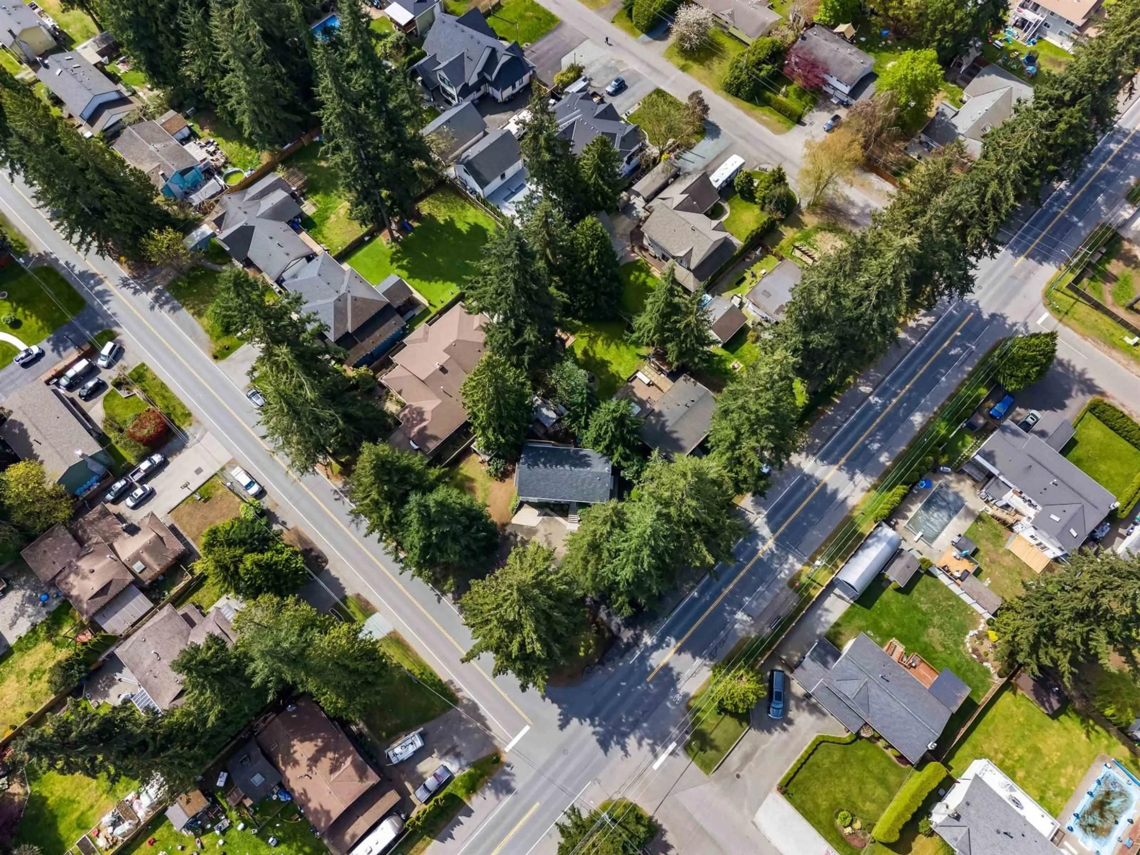 A pic from outside/outdoor area/front of a property/back of a property/a pic from drone, street for 20188 40 AVENUE, Langley British Columbia V3A2W5